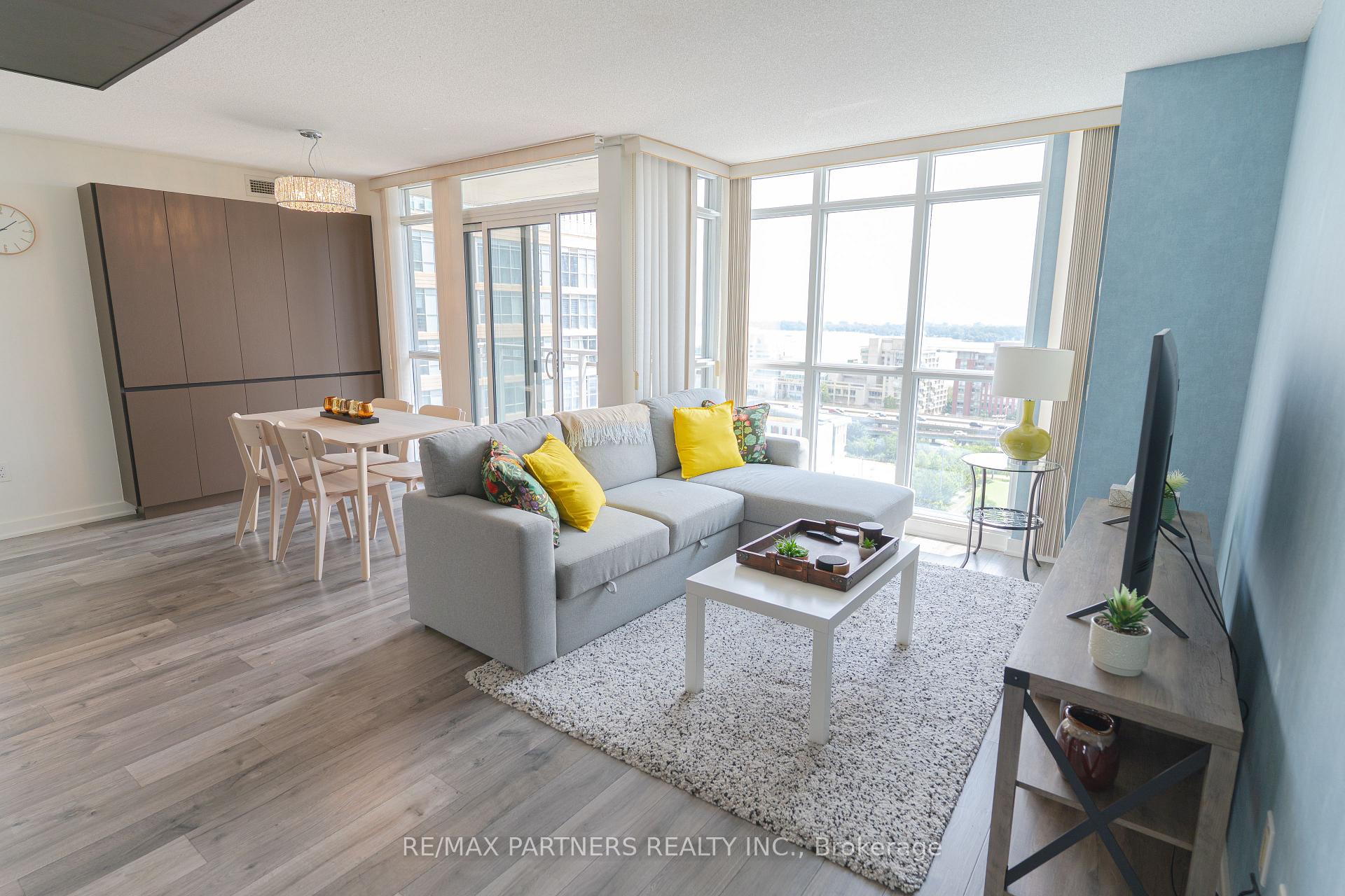 Photo 4 of Unit 1806, 15 Iceboat Terrace, Toronto, Waterfront Communities — HOMEH