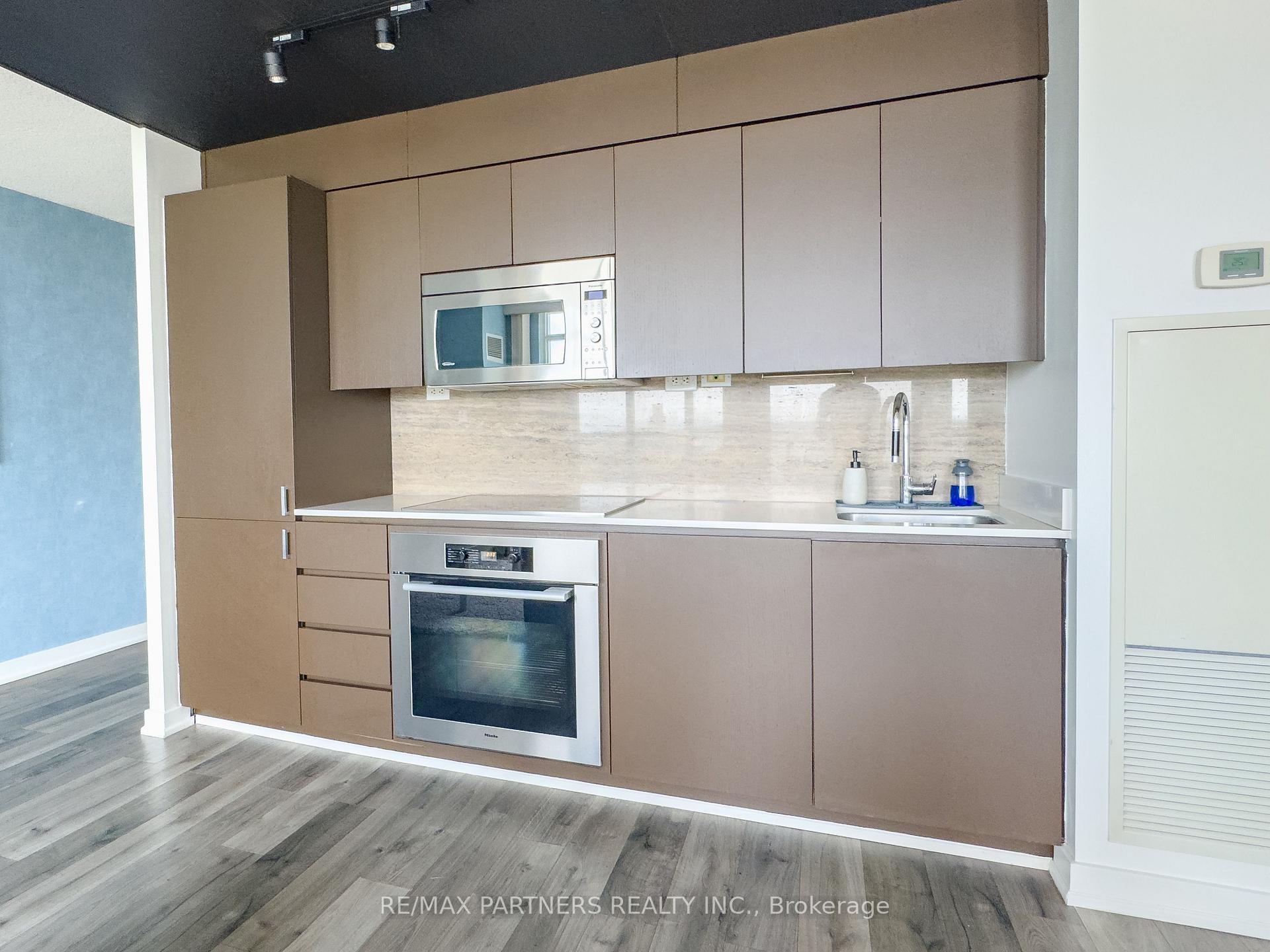 Photo 6 of Unit 1806, 15 Iceboat Terrace, Toronto, Waterfront Communities — HOMEH