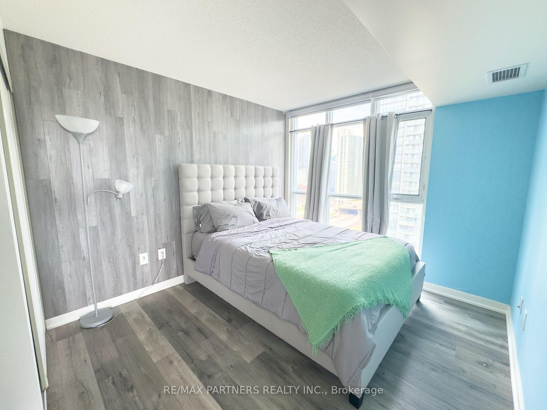 Photo 7 of Unit 1806, 15 Iceboat Terrace, Toronto, Waterfront Communities — HOMEH