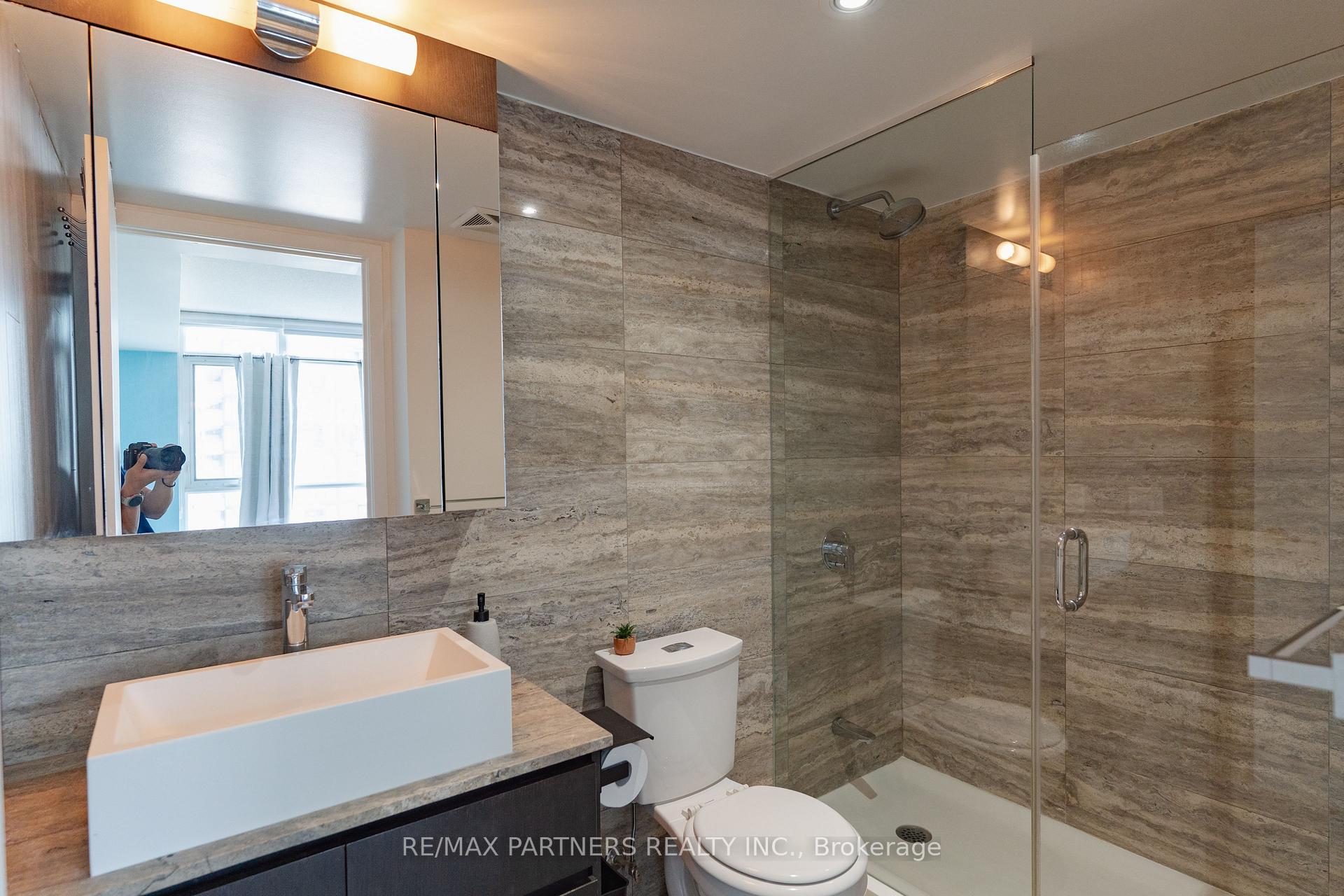 Photo 8 of Unit 1806, 15 Iceboat Terrace, Toronto, Waterfront Communities — HOMEH