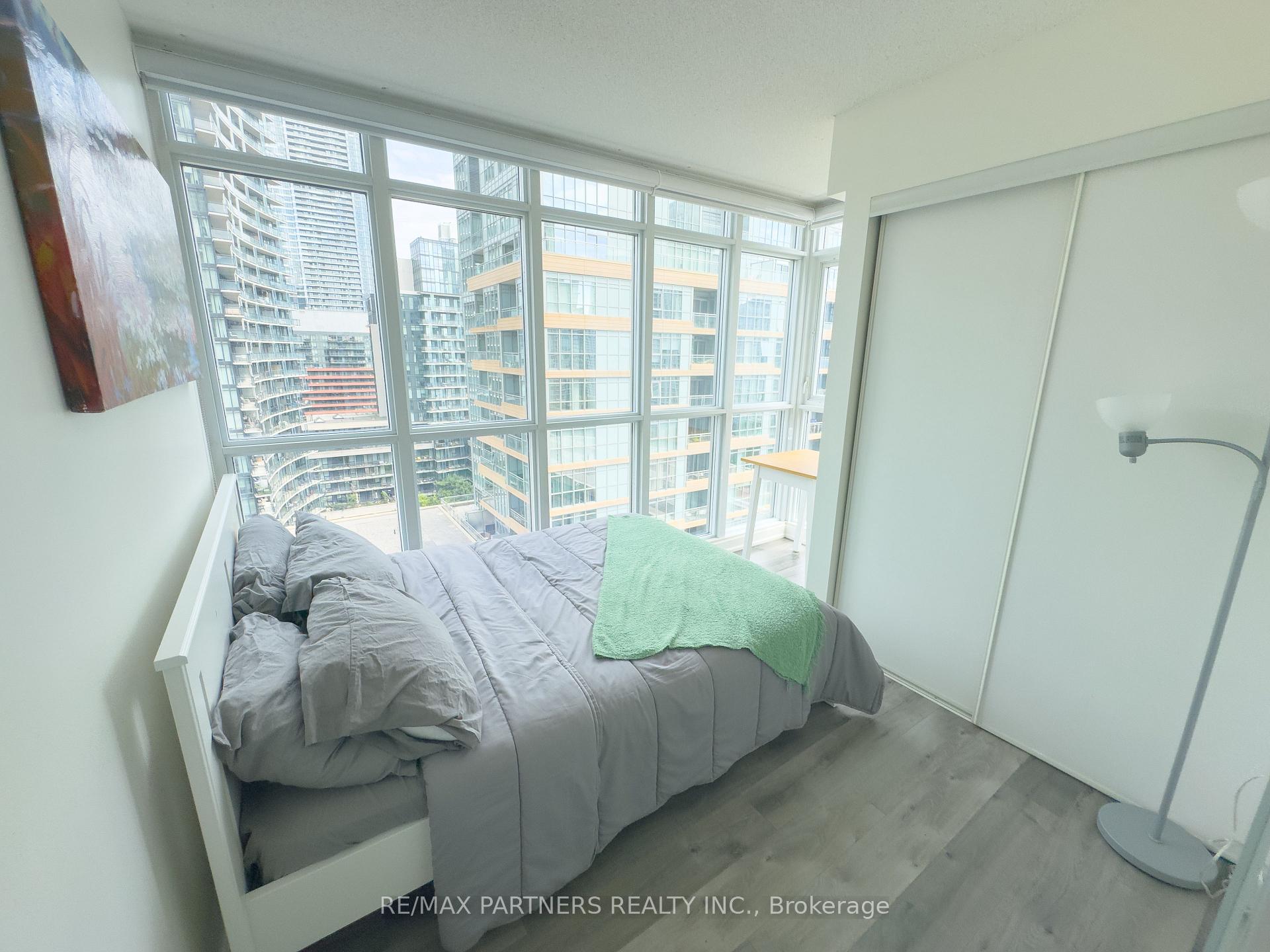 Photo 9 of Unit 1806, 15 Iceboat Terrace, Toronto, Waterfront Communities — HOMEH