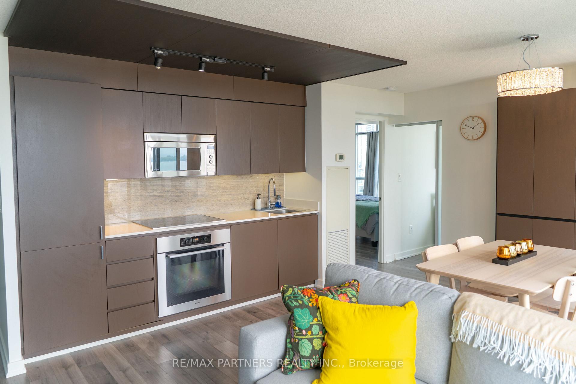 Photo 11 of Unit 1806, 15 Iceboat Terrace, Toronto, Waterfront Communities — HOMEH