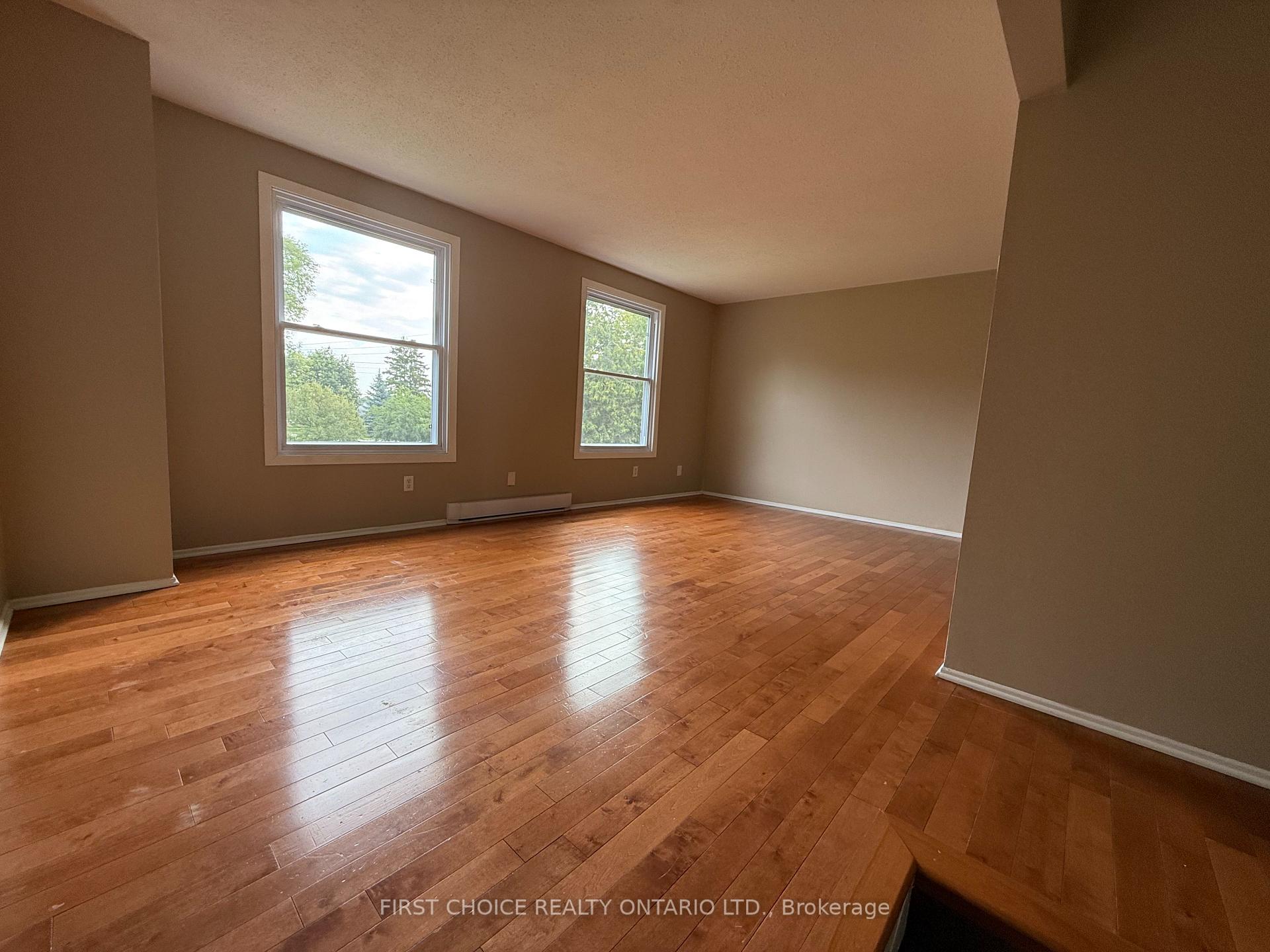 Photo 11 of 32 Appleby Private, Ottawa, Carleton Heights — HOMEH