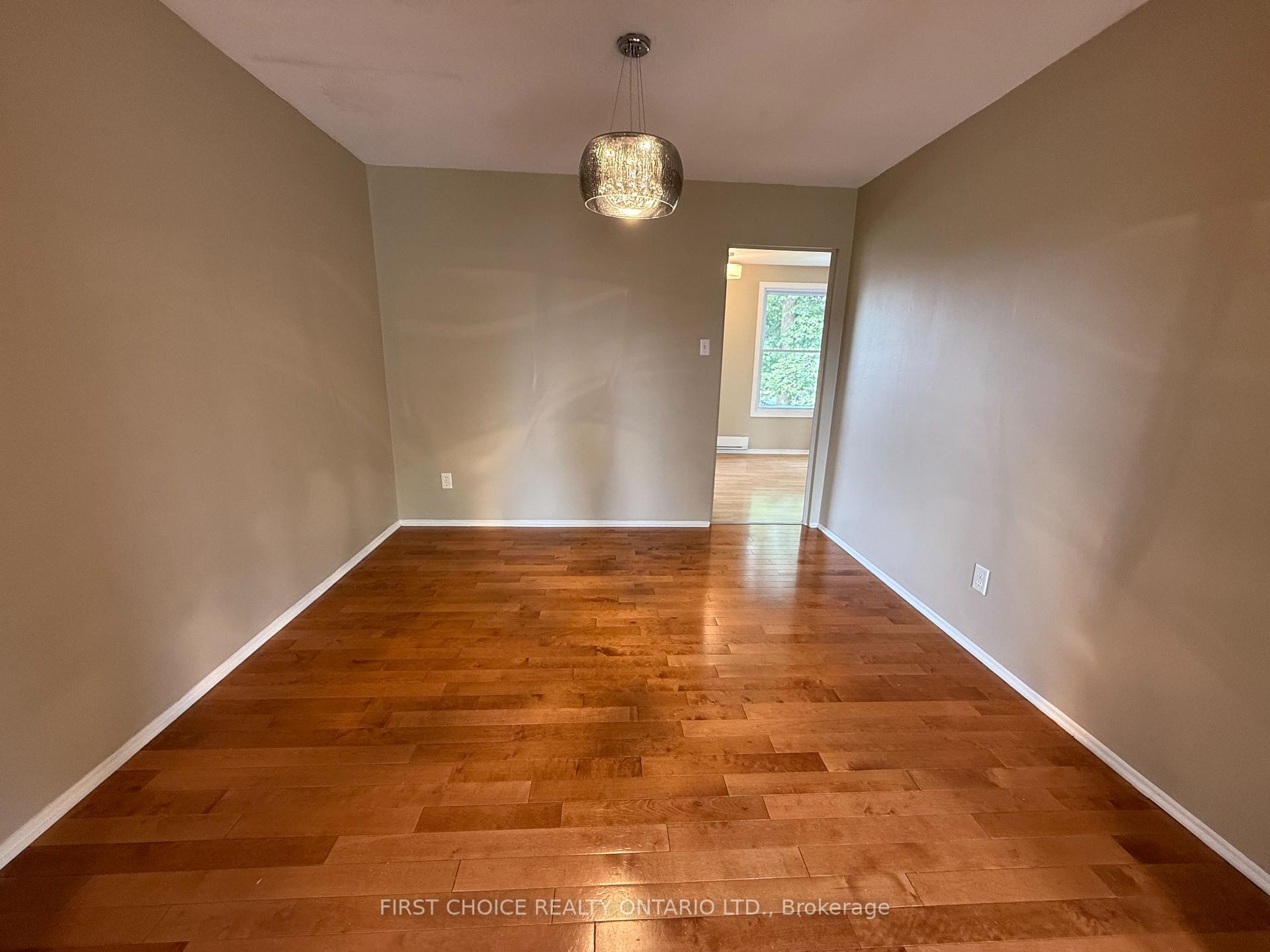 Photo 13 of 32 Appleby Private, Ottawa, Carleton Heights — HOMEH