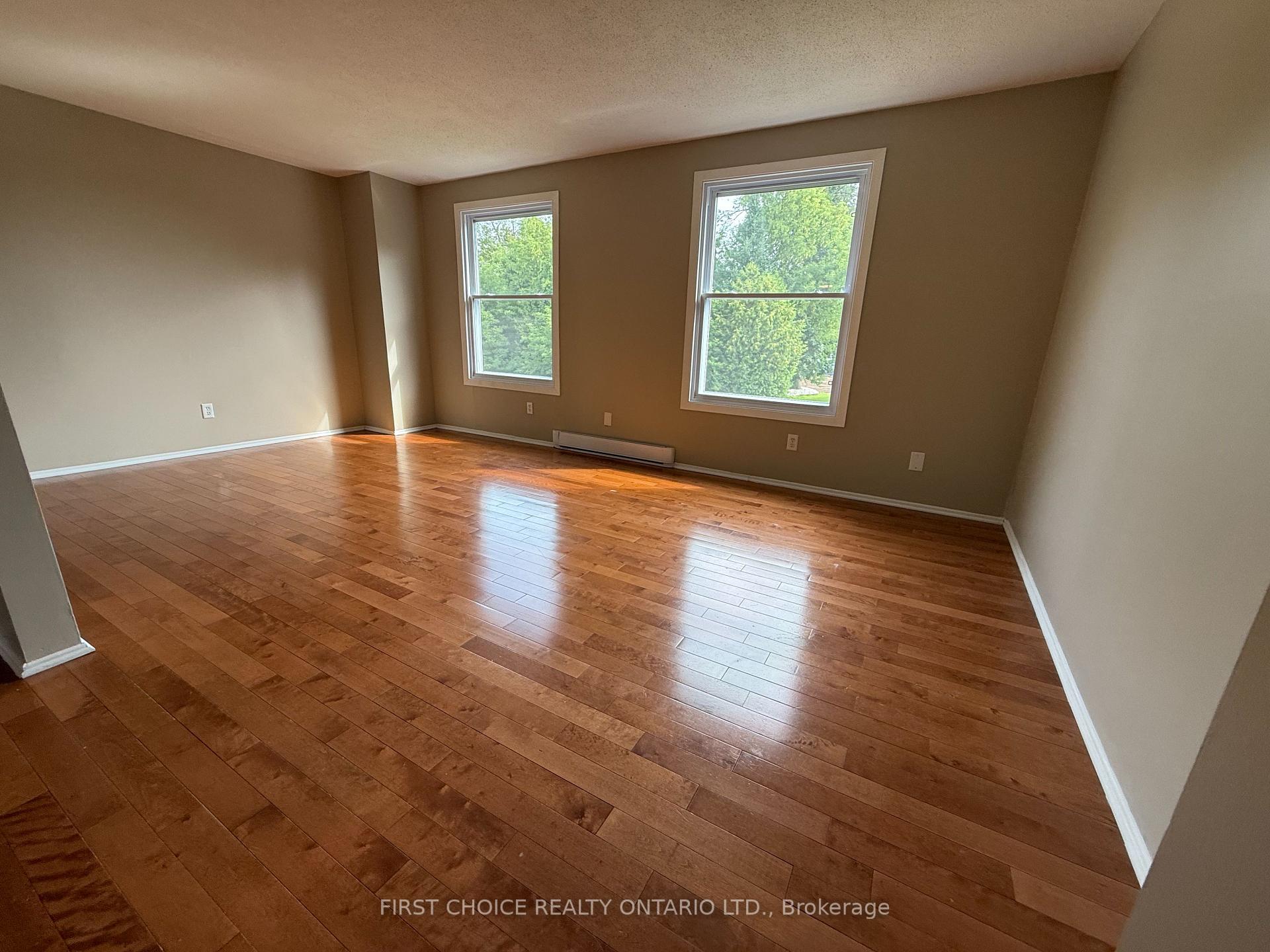 Photo 14 of 32 Appleby Private, Ottawa, Carleton Heights — HOMEH