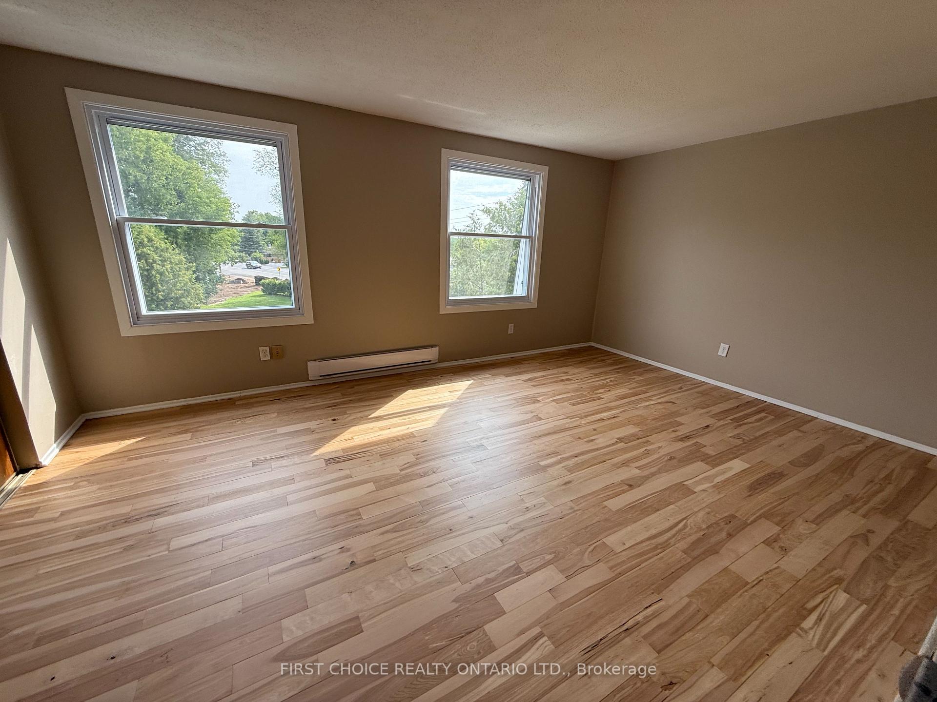Photo 16 of 32 Appleby Private, Ottawa, Carleton Heights — HOMEH