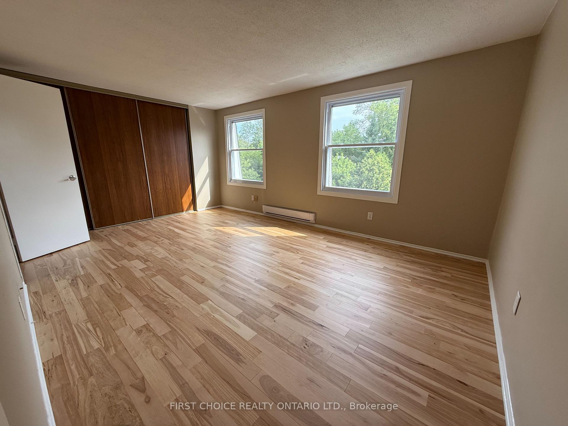 Photo 19 of 32 Appleby Private, Ottawa, Carleton Heights — HOMEH