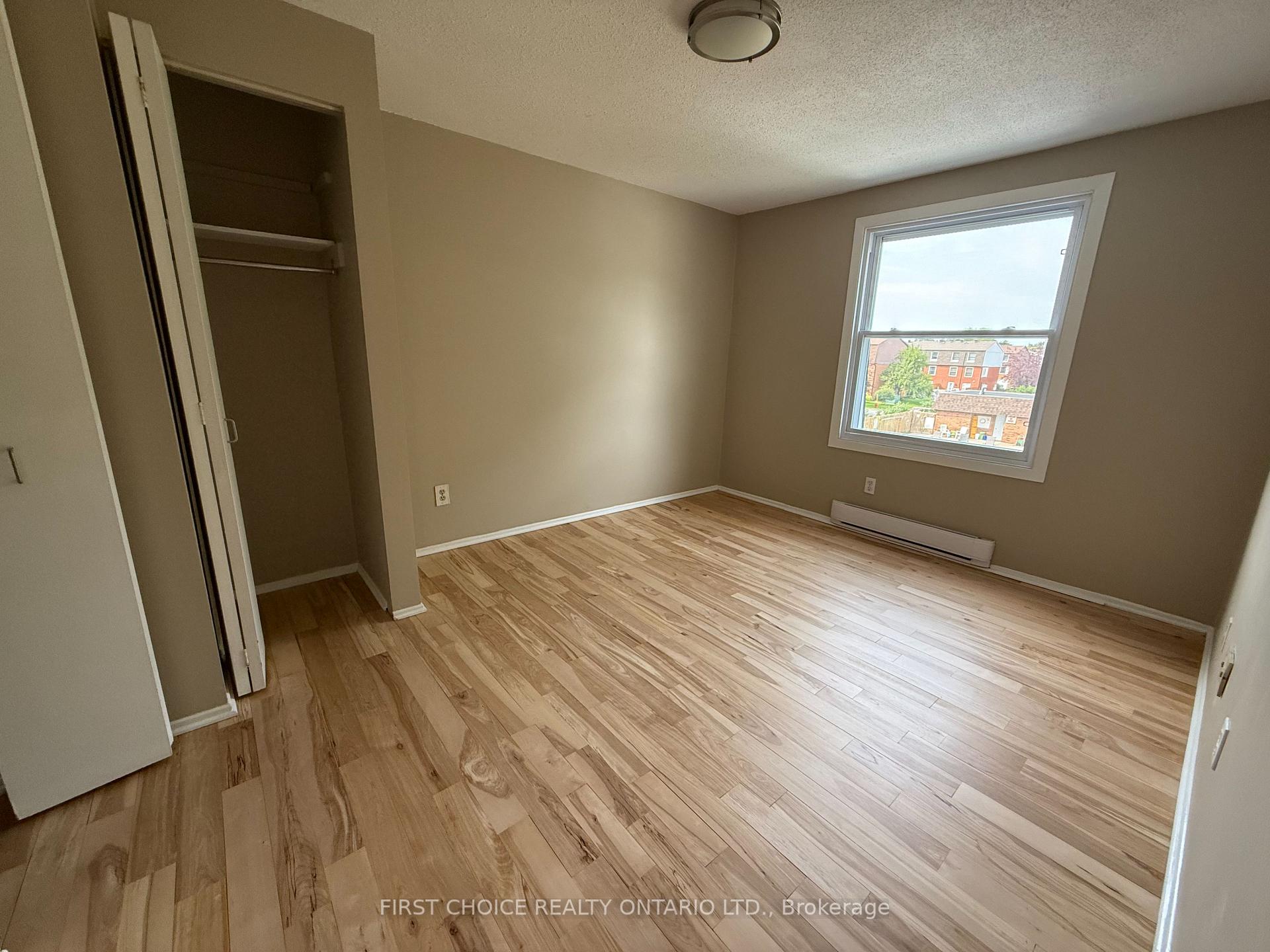 Photo 20 of 32 Appleby Private, Ottawa, Carleton Heights — HOMEH