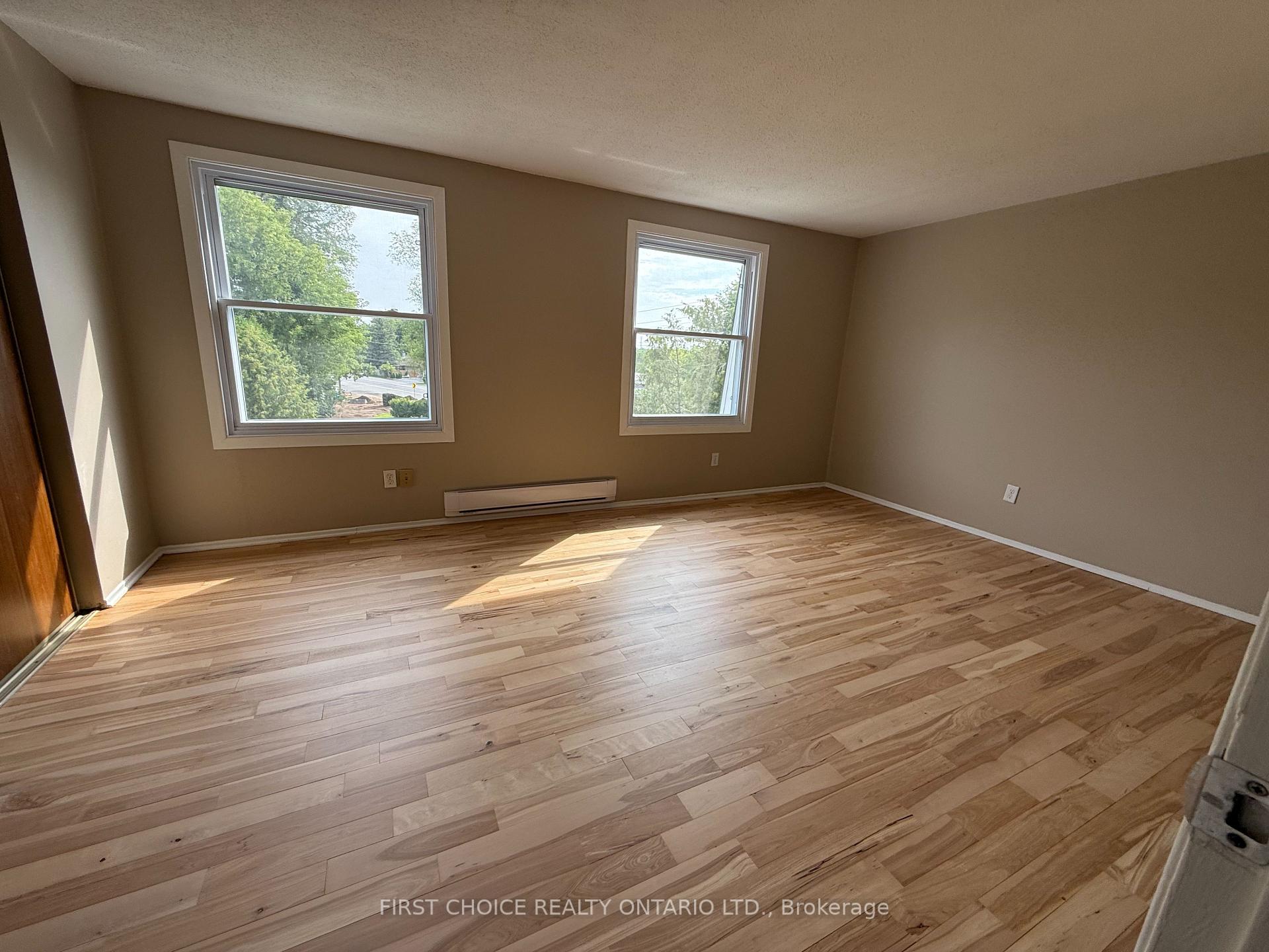 Photo 23 of 32 Appleby Private, Ottawa, Carleton Heights — HOMEH