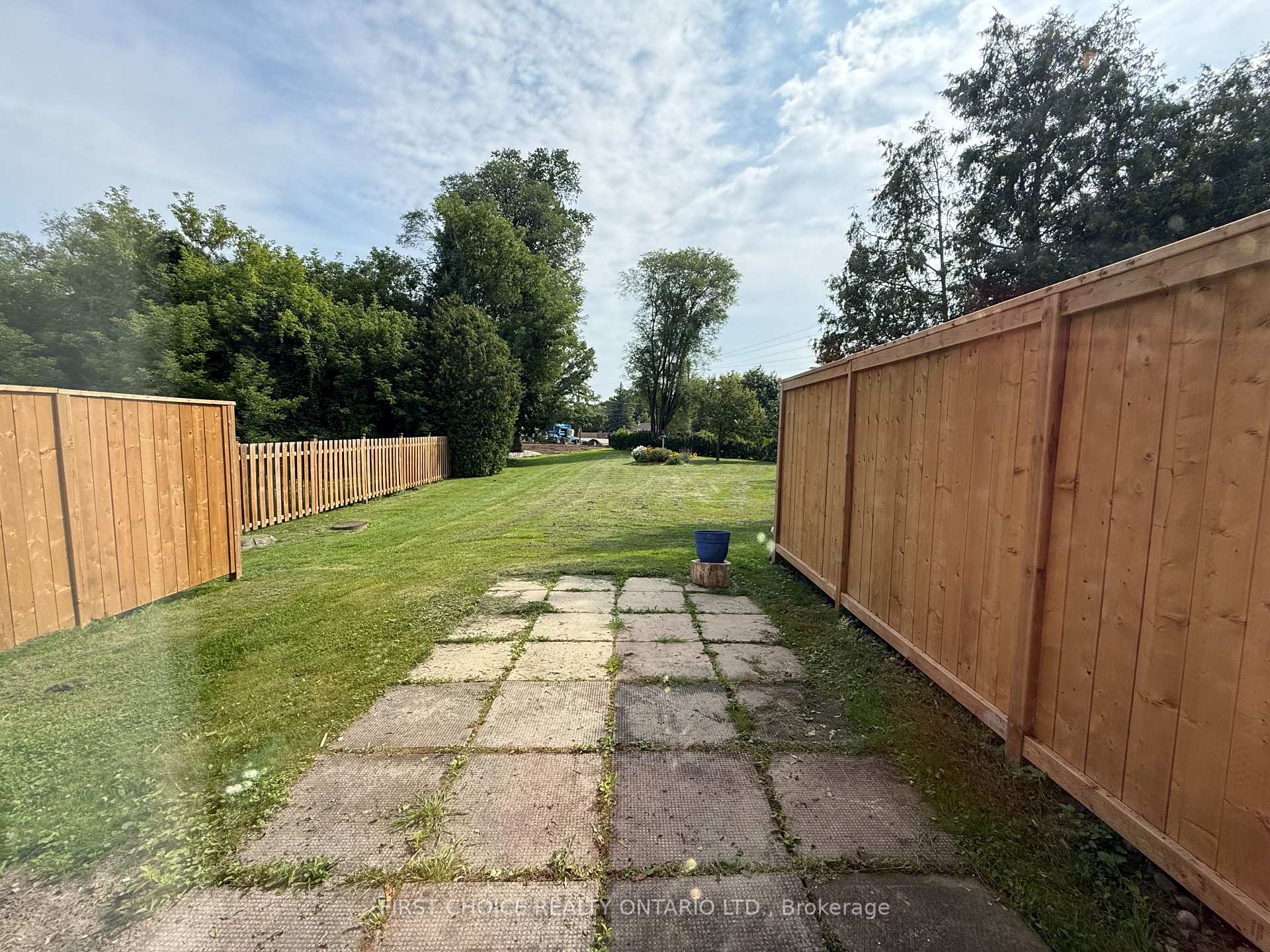 Photo 25 of 32 Appleby Private, Ottawa, Carleton Heights — HOMEH