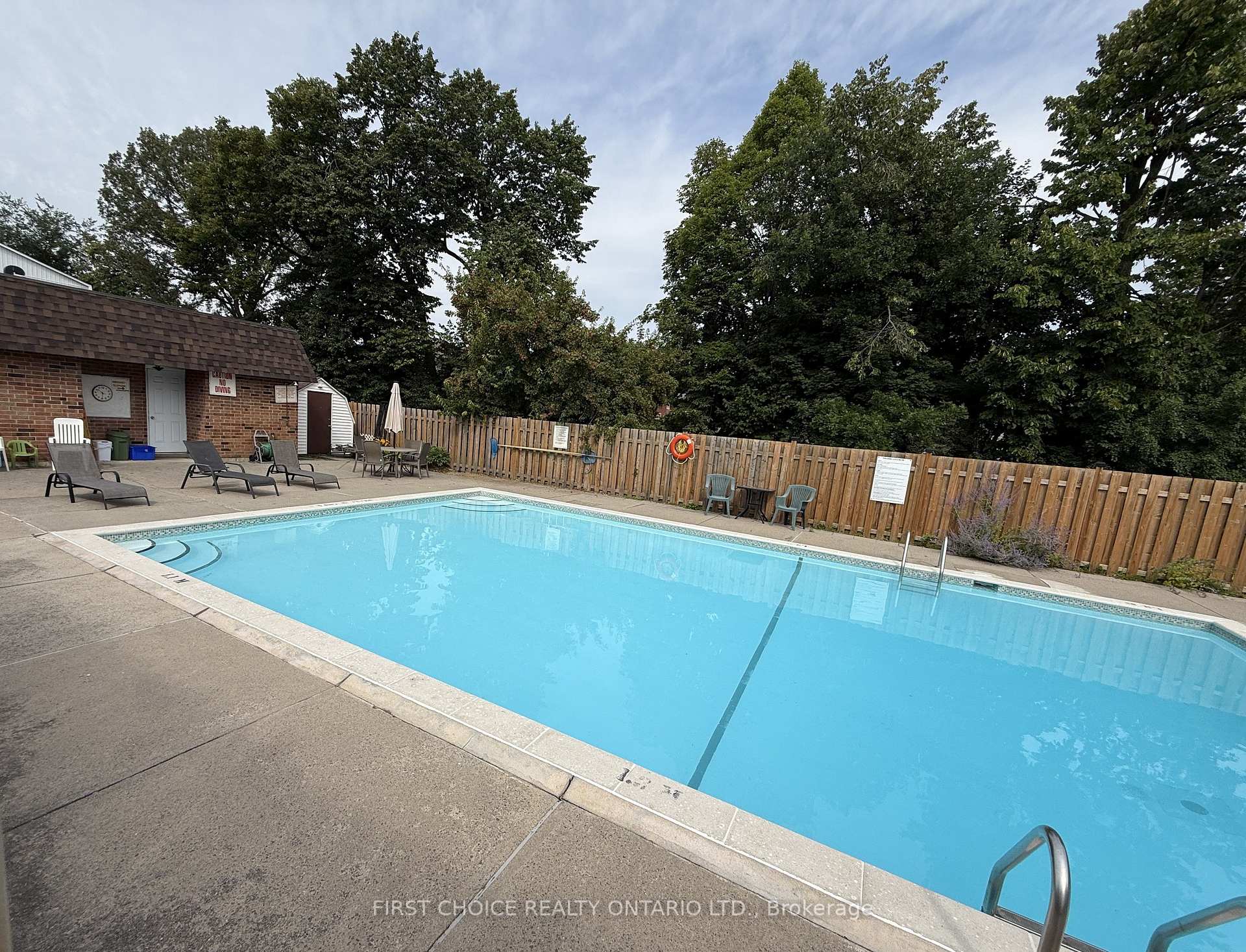Photo 33 of 32 Appleby Private, Ottawa, Carleton Heights — HOMEH