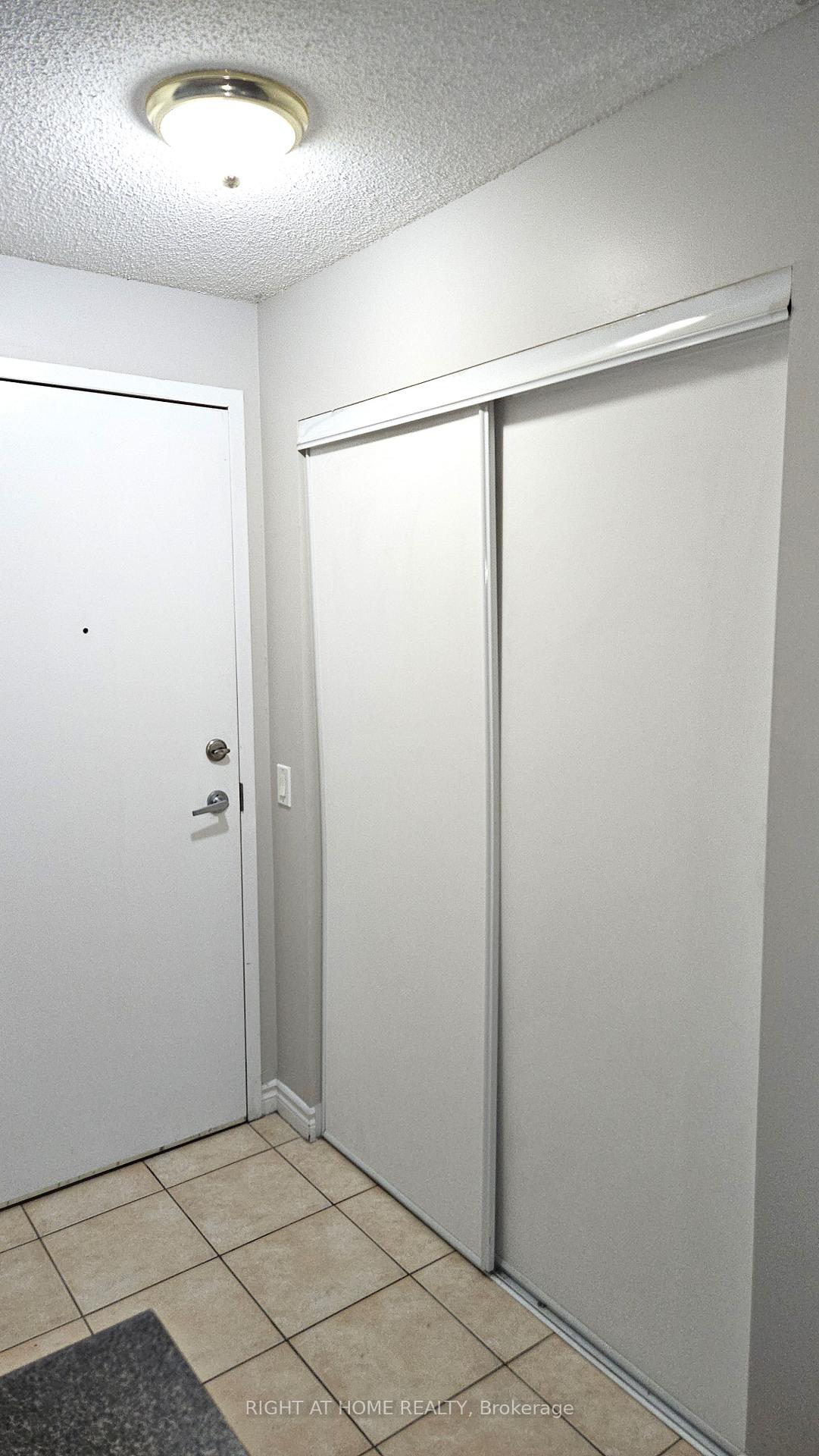 Photo 4 of Unit 1007, 55 Strathaven Drive, Mississauga, Hurontario — HOMEH