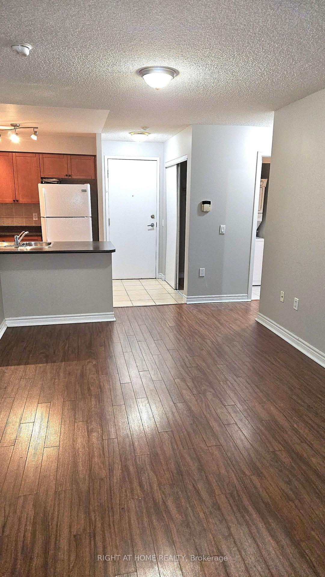 Photo 5 of Unit 1007, 55 Strathaven Drive, Mississauga, Hurontario — HOMEH