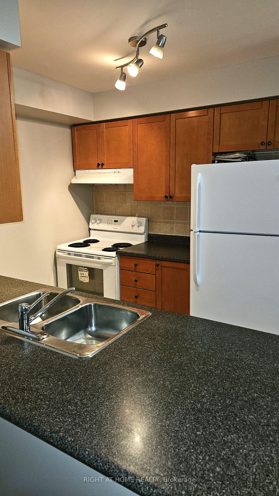 Photo 7 of Unit 1007, 55 Strathaven Drive, Mississauga, Hurontario — HOMEH