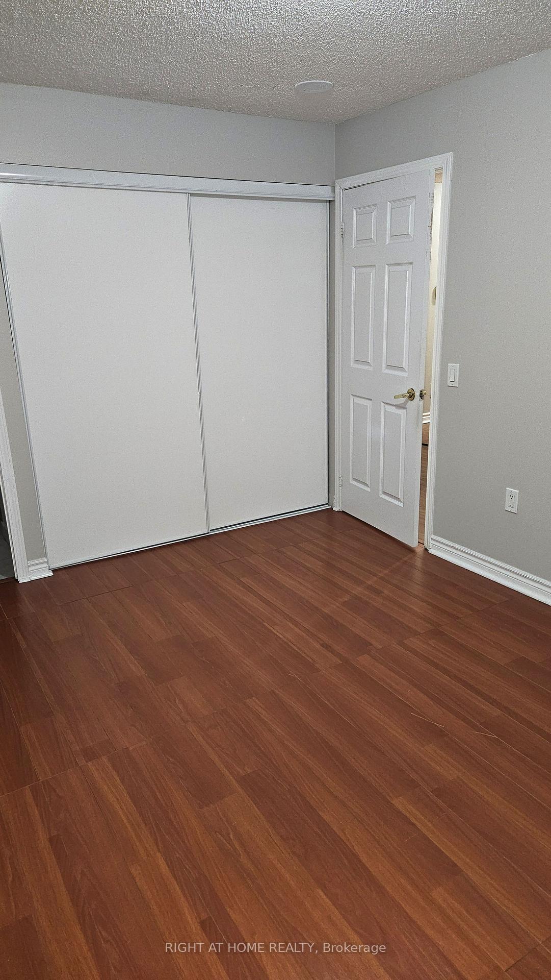 Photo 10 of Unit 1007, 55 Strathaven Drive, Mississauga, Hurontario — HOMEH