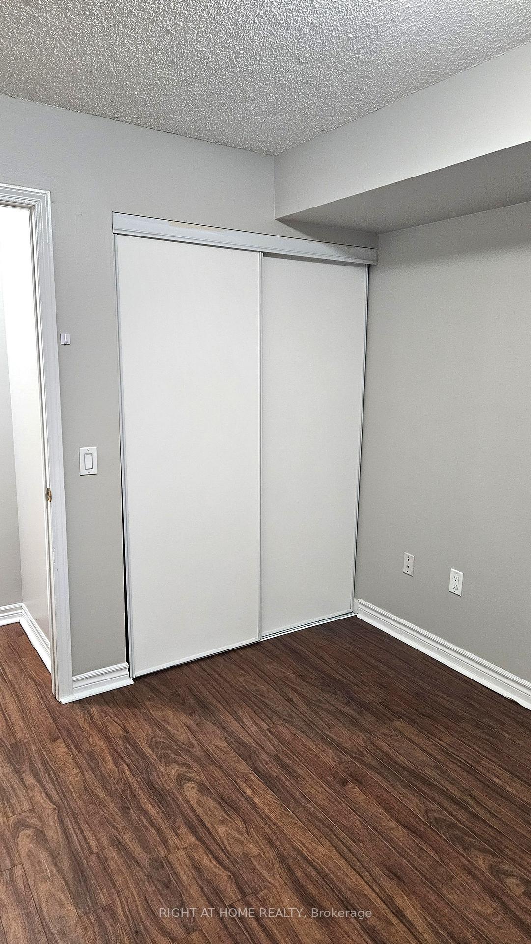Photo 13 of Unit 1007, 55 Strathaven Drive, Mississauga, Hurontario — HOMEH