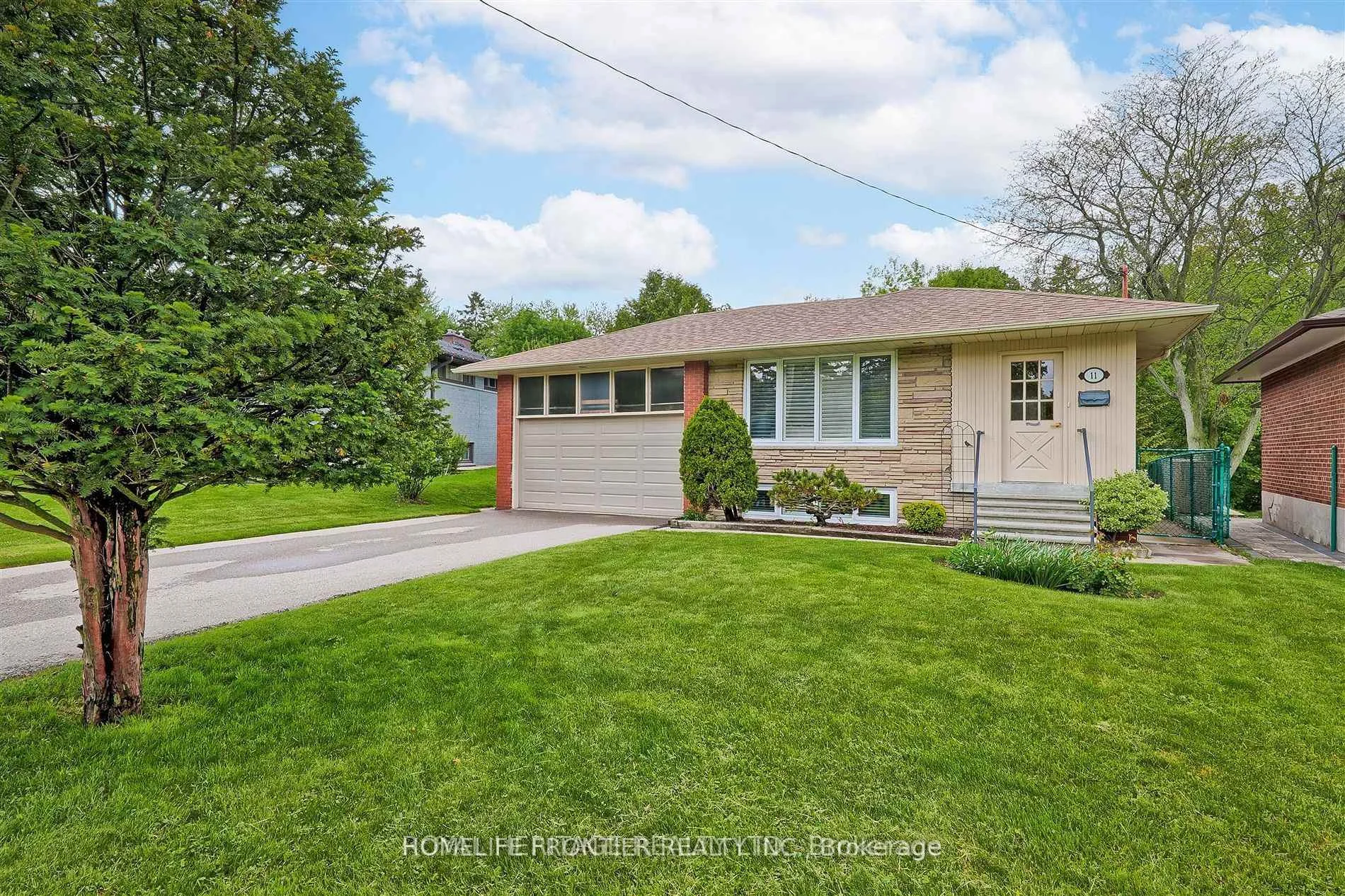 Photo 2 of Unit B, 11 Alpaca Drive, Scarborough, Woburn — HOMEH