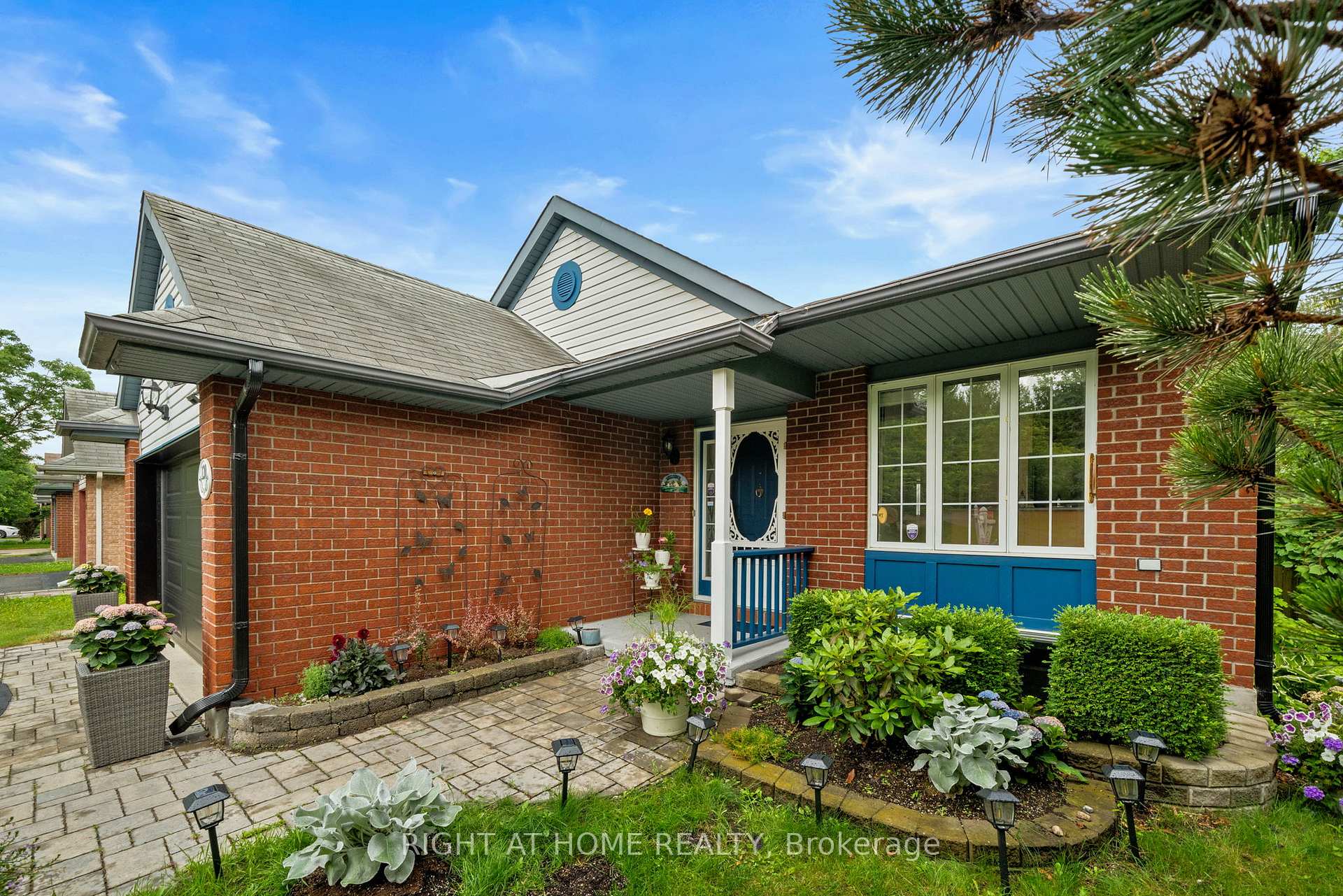 Photo 6 of 120 Grandpark Circle, Ottawa, Hunt Club Park — HOMEH