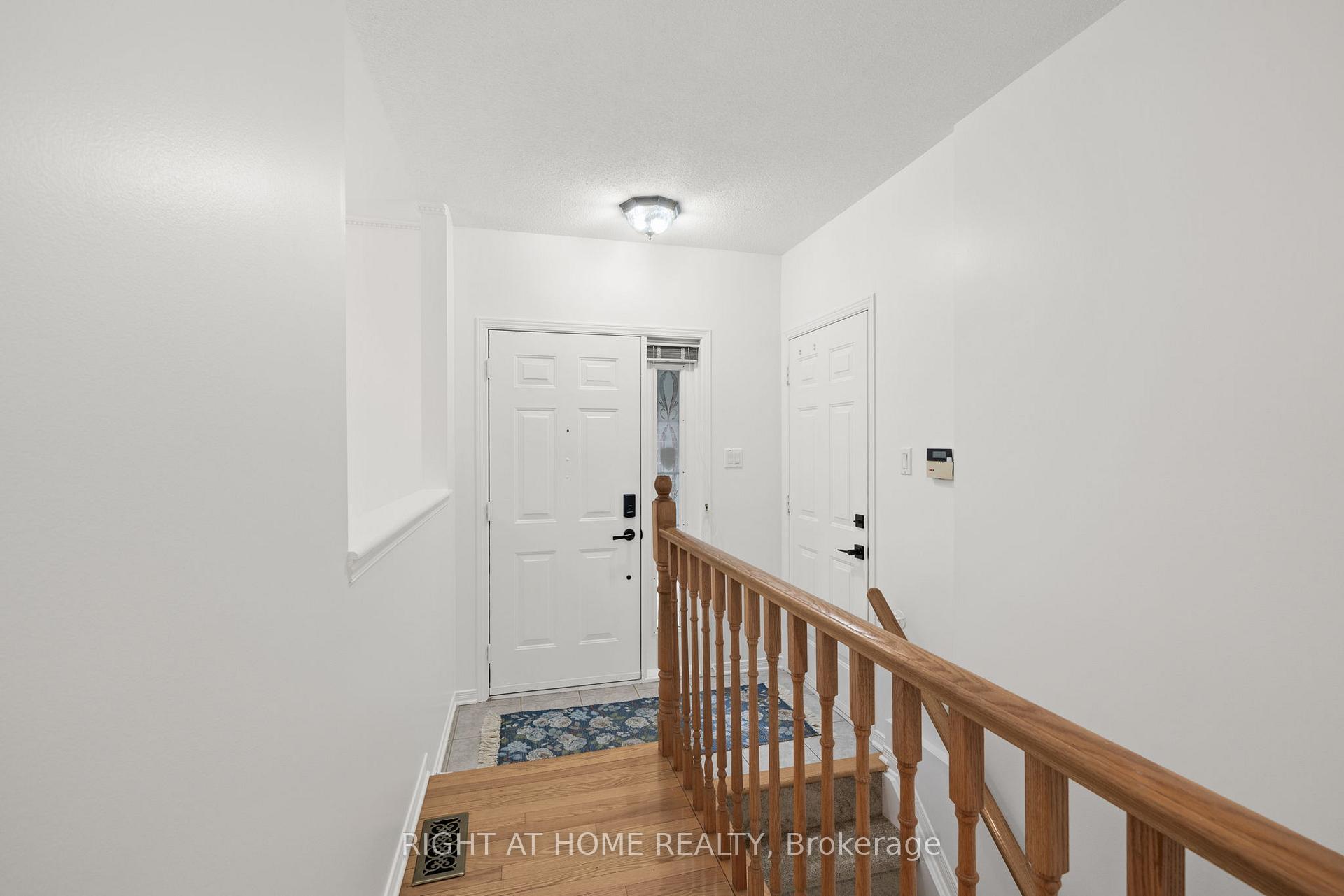 Photo 8 of 120 Grandpark Circle, Ottawa, Hunt Club Park — HOMEH