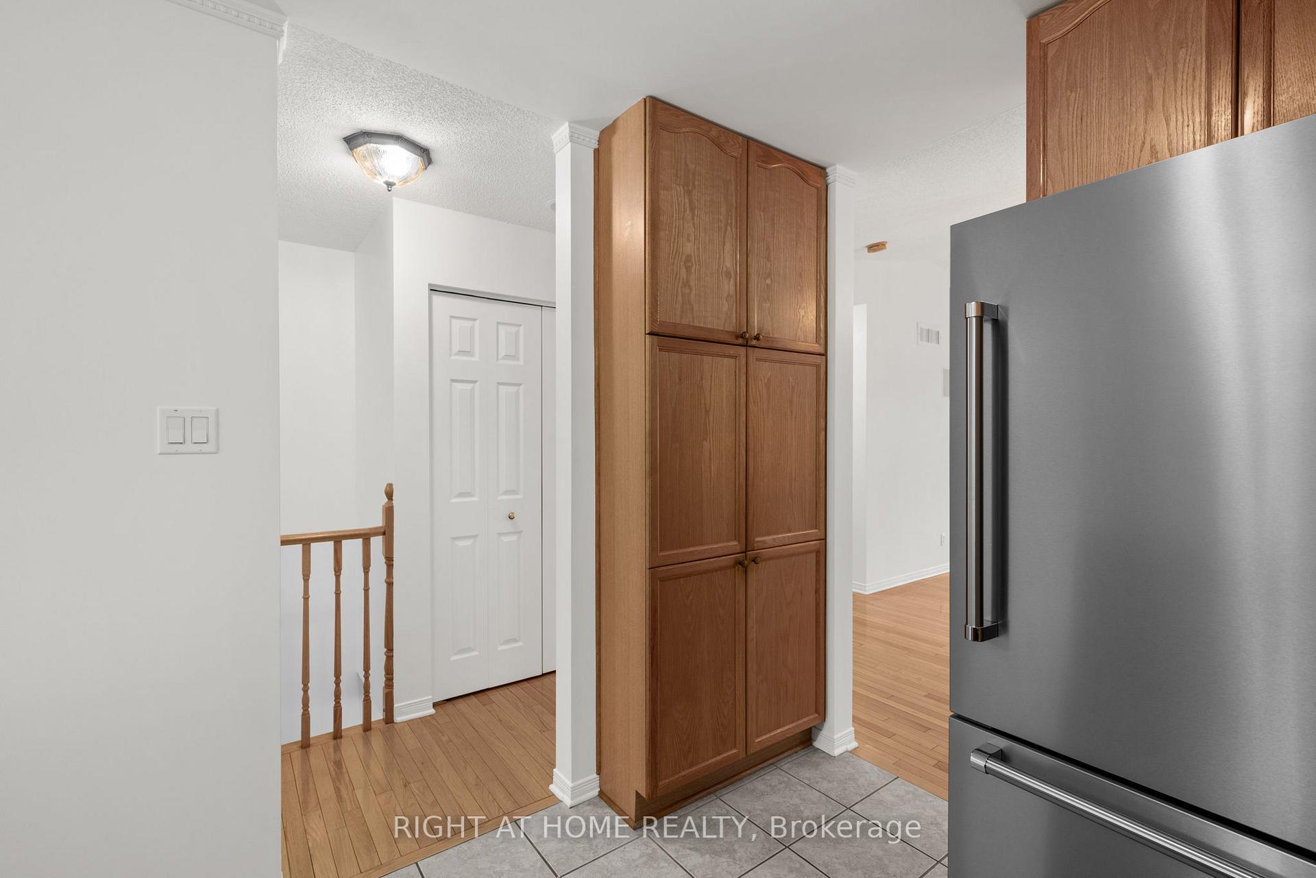 Photo 13 of 120 Grandpark Circle, Ottawa, Hunt Club Park — HOMEH