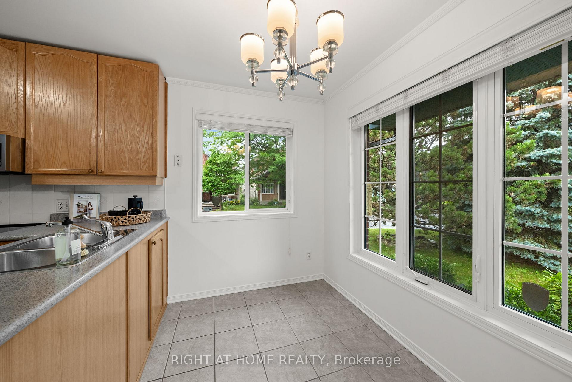 Photo 14 of 120 Grandpark Circle, Ottawa, Hunt Club Park — HOMEH