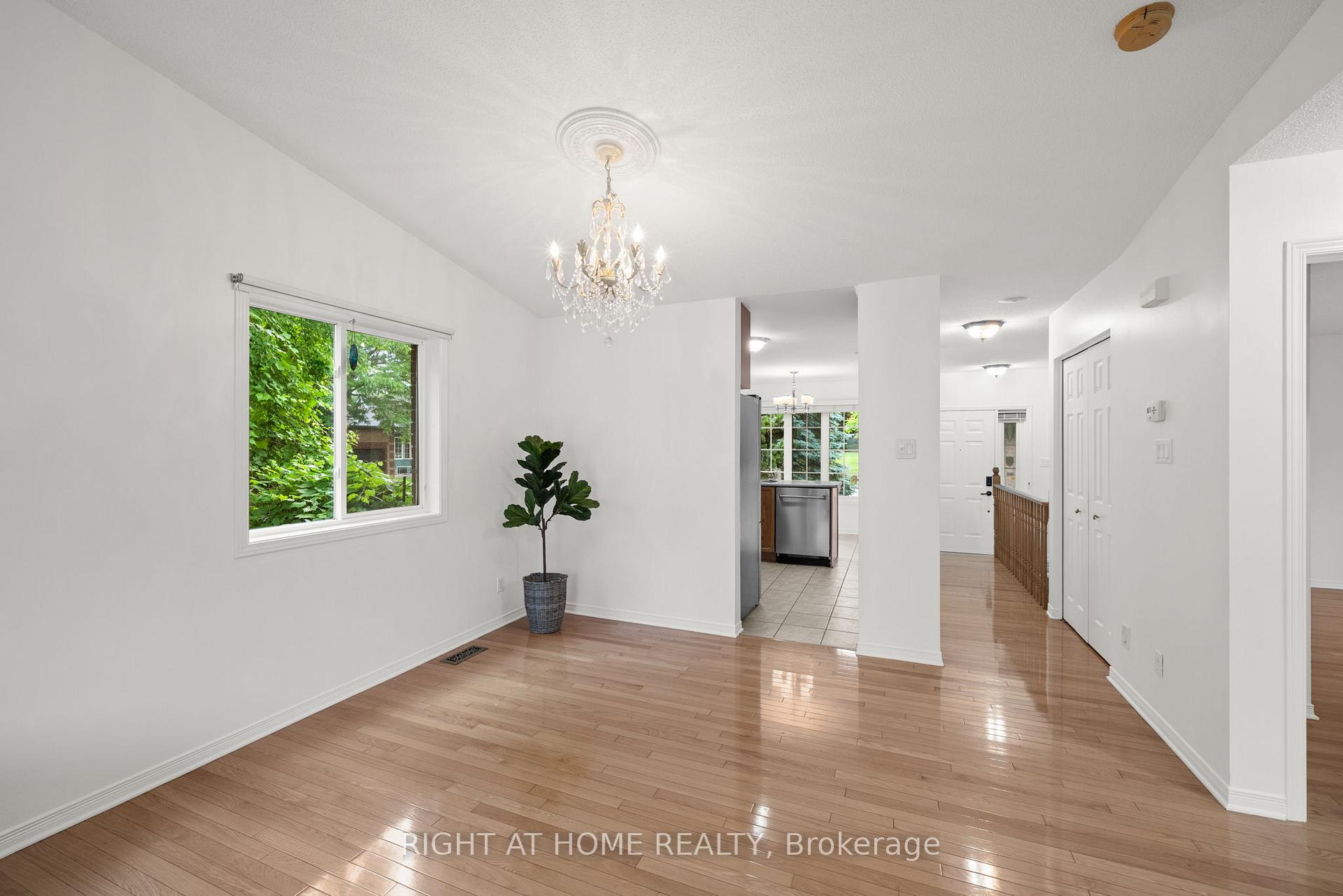 Photo 16 of 120 Grandpark Circle, Ottawa, Hunt Club Park — HOMEH
