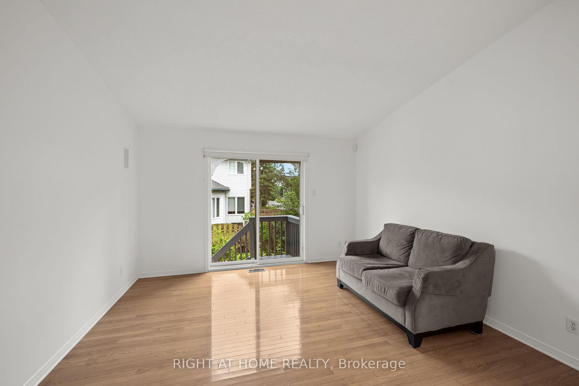 Photo 18 of 120 Grandpark Circle, Ottawa, Hunt Club Park — HOMEH