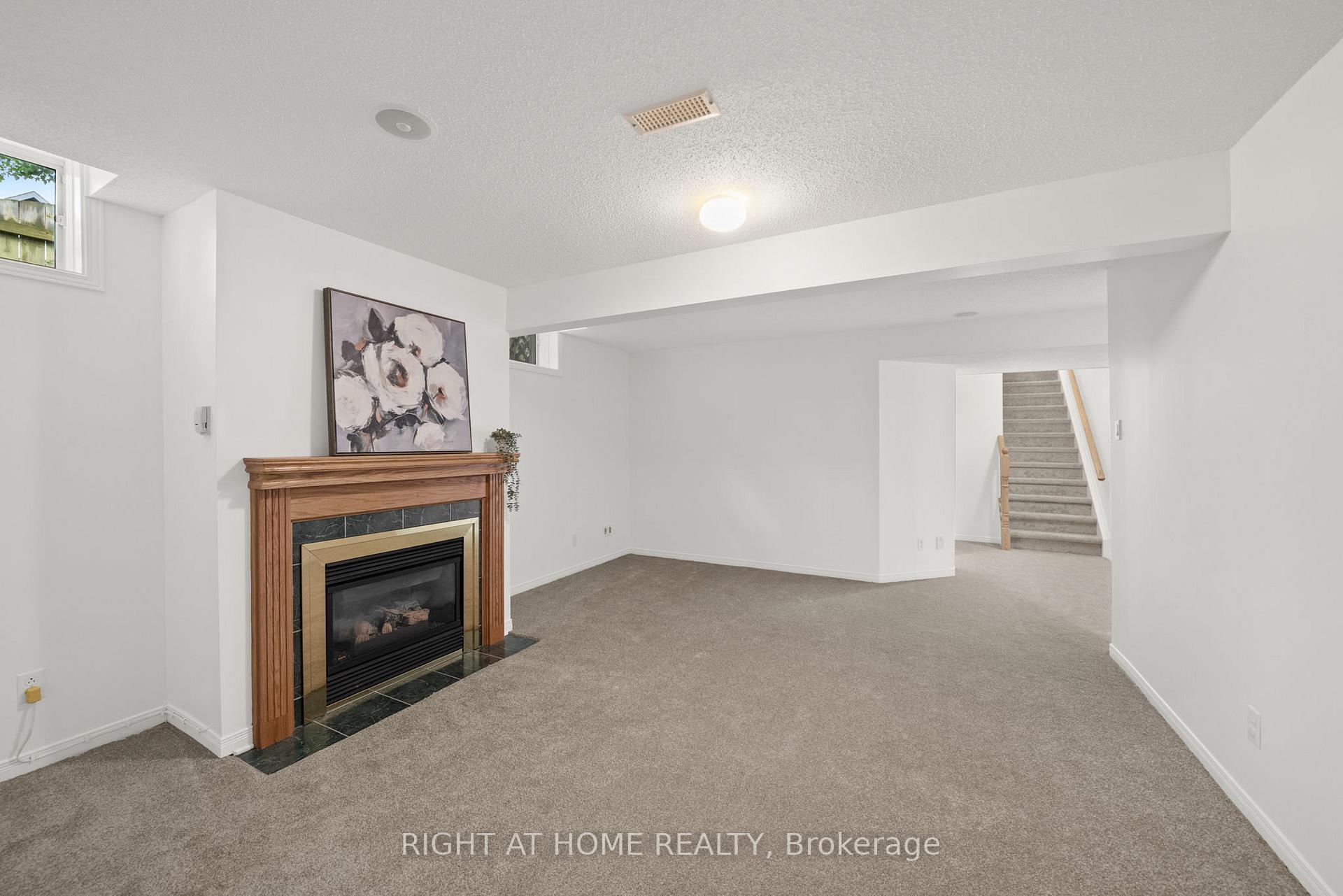 Photo 25 of 120 Grandpark Circle, Ottawa, Hunt Club Park — HOMEH