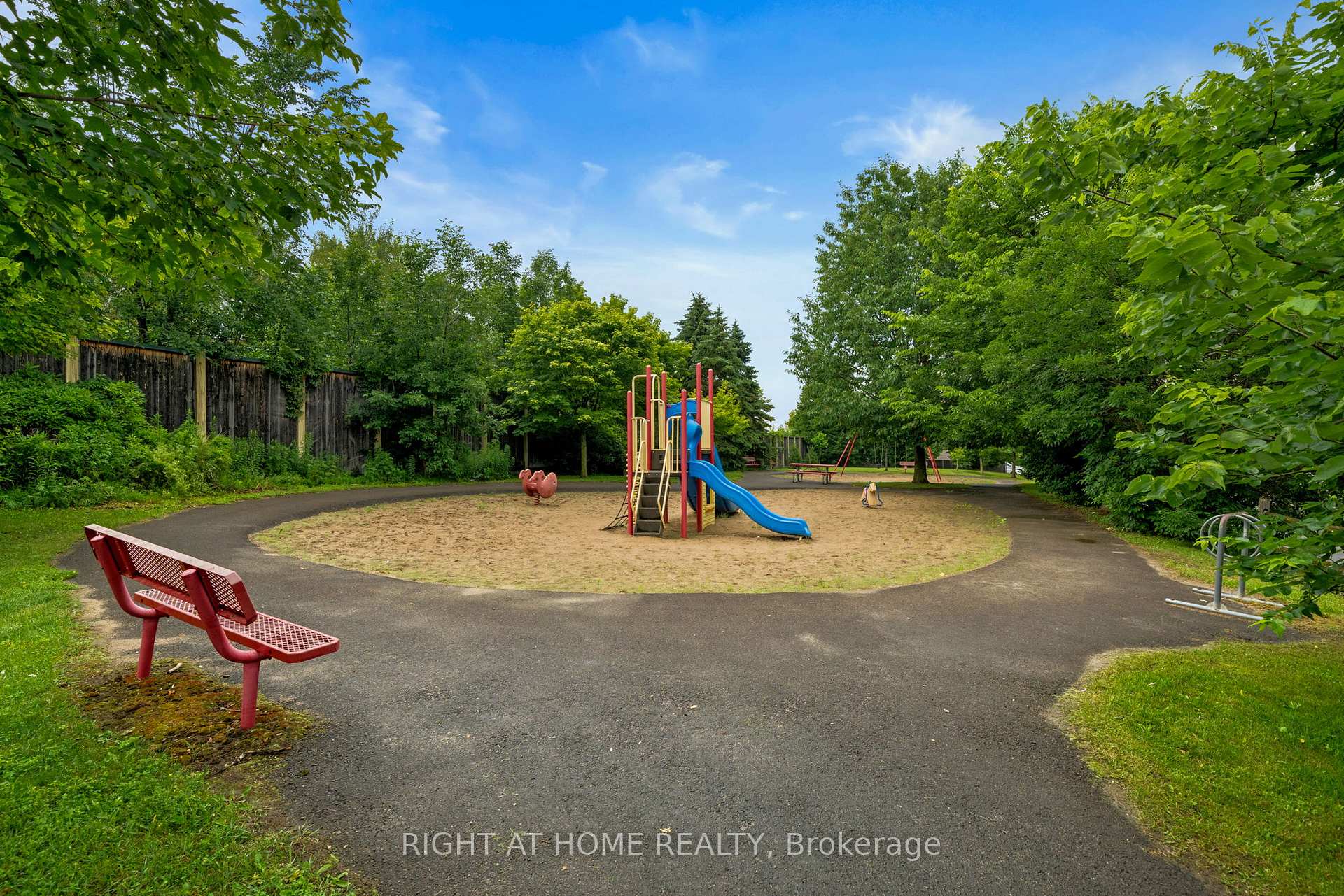 Photo 35 of 120 Grandpark Circle, Ottawa, Hunt Club Park — HOMEH