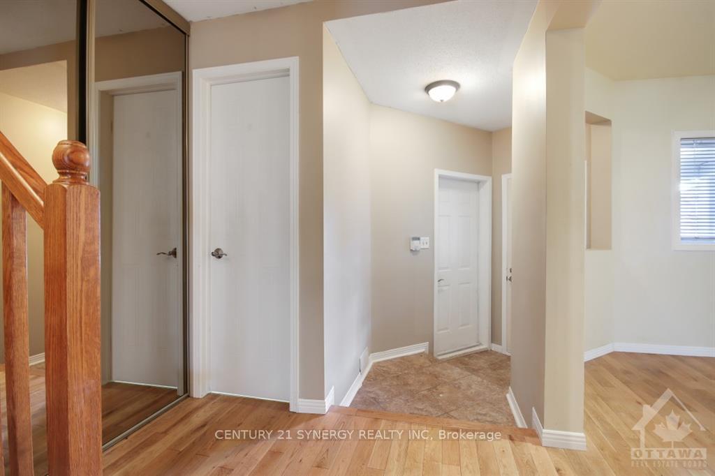 Photo 3 of 532 Pocono Crescent, Ottawa, Fallingbrook/Gardenway South — HOMEH
