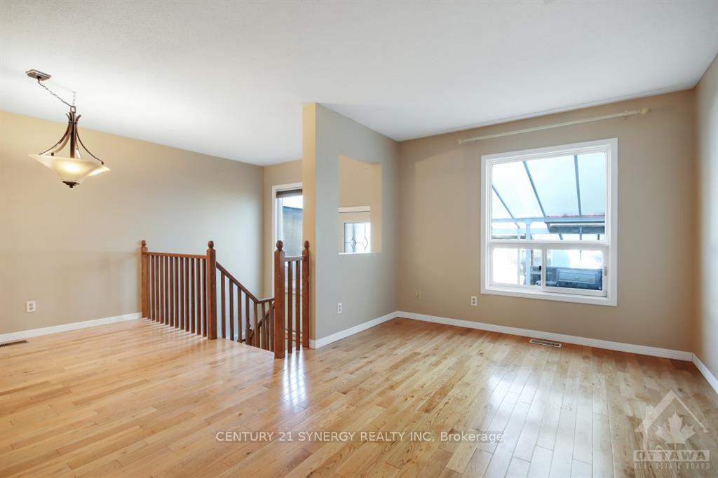 Photo 4 of 532 Pocono Crescent, Ottawa, Fallingbrook/Gardenway South — HOMEH