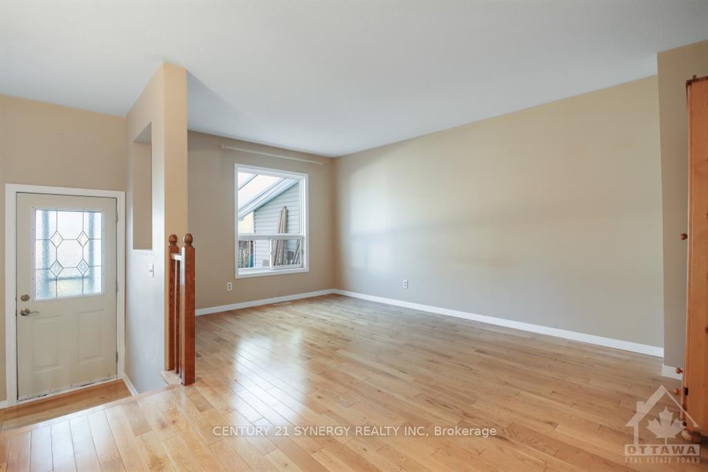 Photo 6 of 532 Pocono Crescent, Ottawa, Fallingbrook/Gardenway South — HOMEH