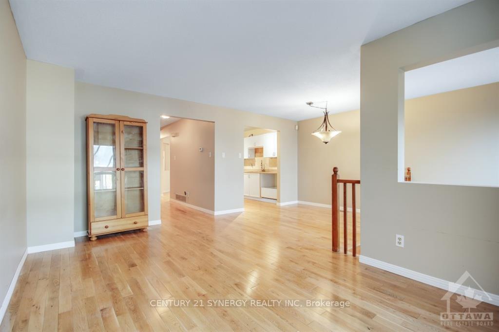 Photo 9 of 532 Pocono Crescent, Ottawa, Fallingbrook/Gardenway South — HOMEH