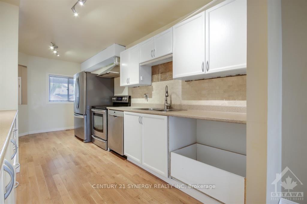 Photo 14 of 532 Pocono Crescent, Ottawa, Fallingbrook/Gardenway South — HOMEH