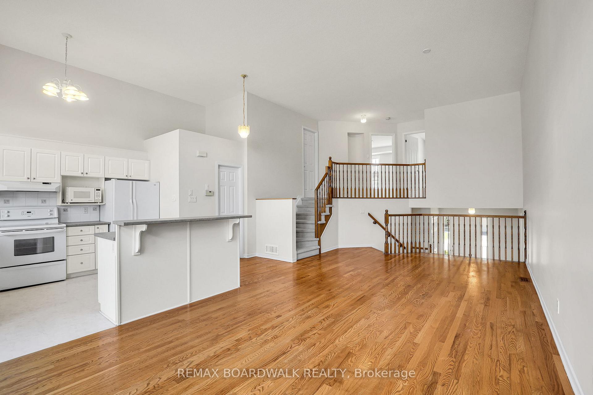 Photo 3 of 5 Maple Park Private, Ottawa, Upper Hunt Club — HOMEH