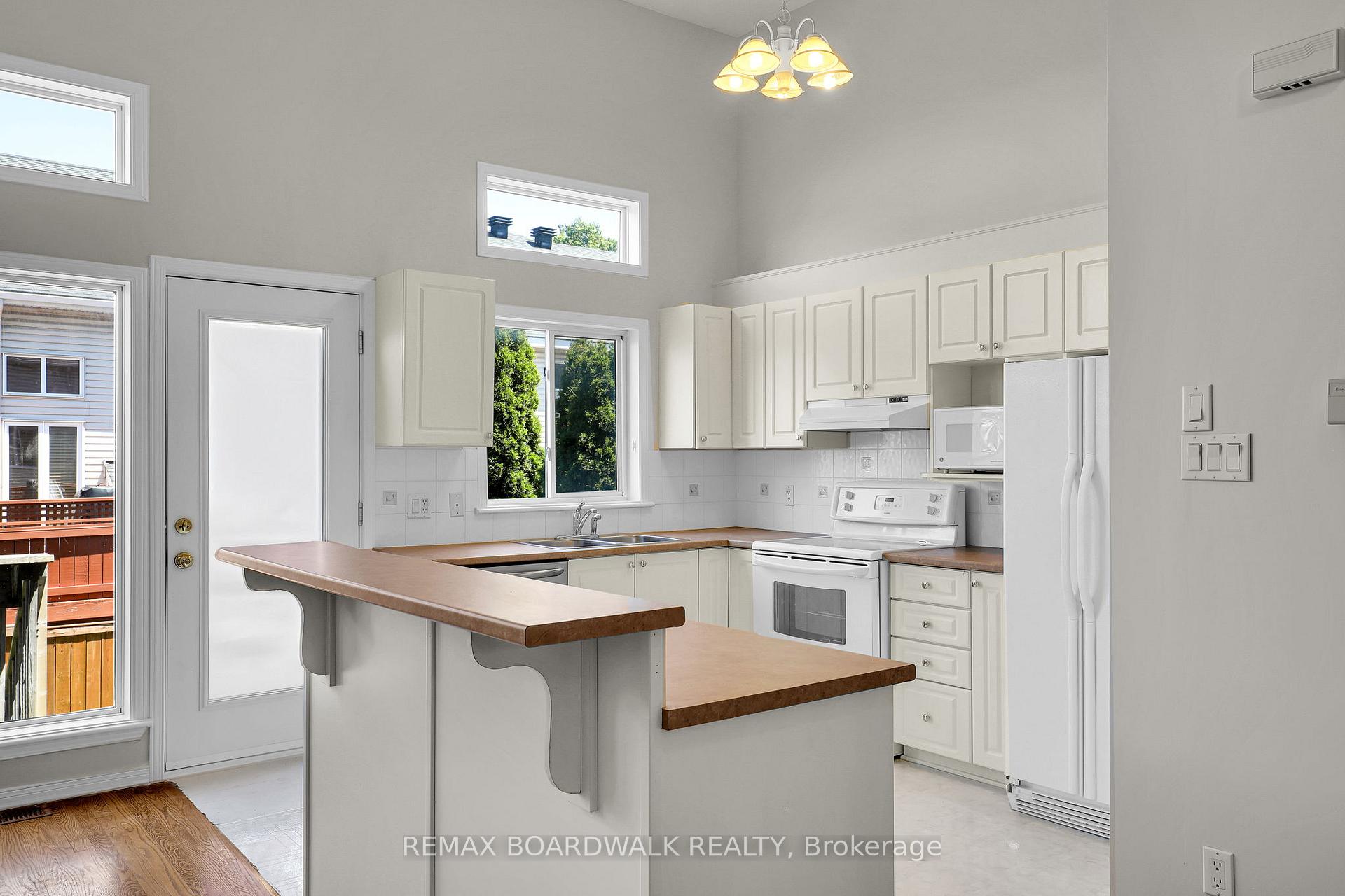 Photo 4 of 5 Maple Park Private, Ottawa, Upper Hunt Club — HOMEH