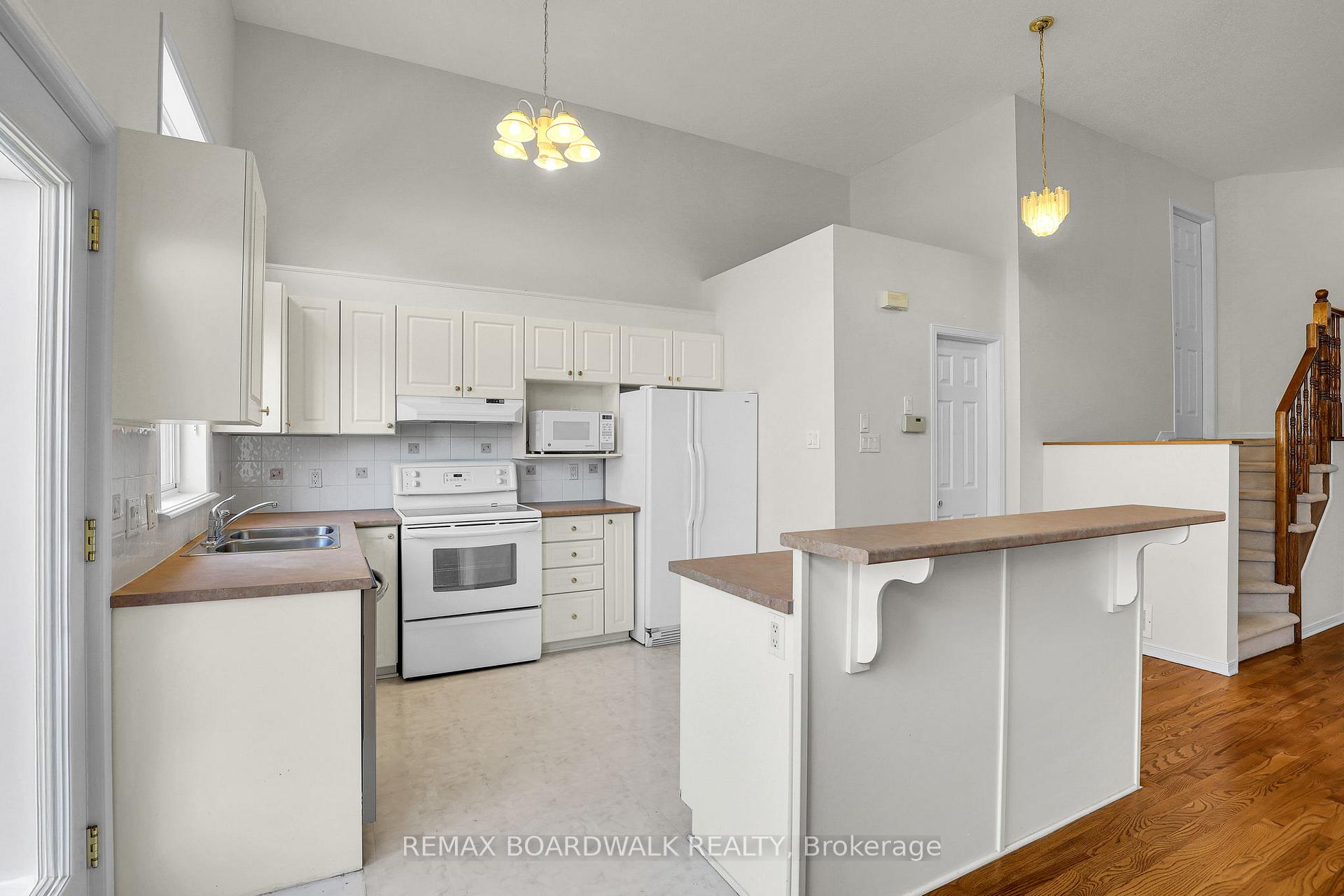 Photo 5 of 5 Maple Park Private, Ottawa, Upper Hunt Club — HOMEH
