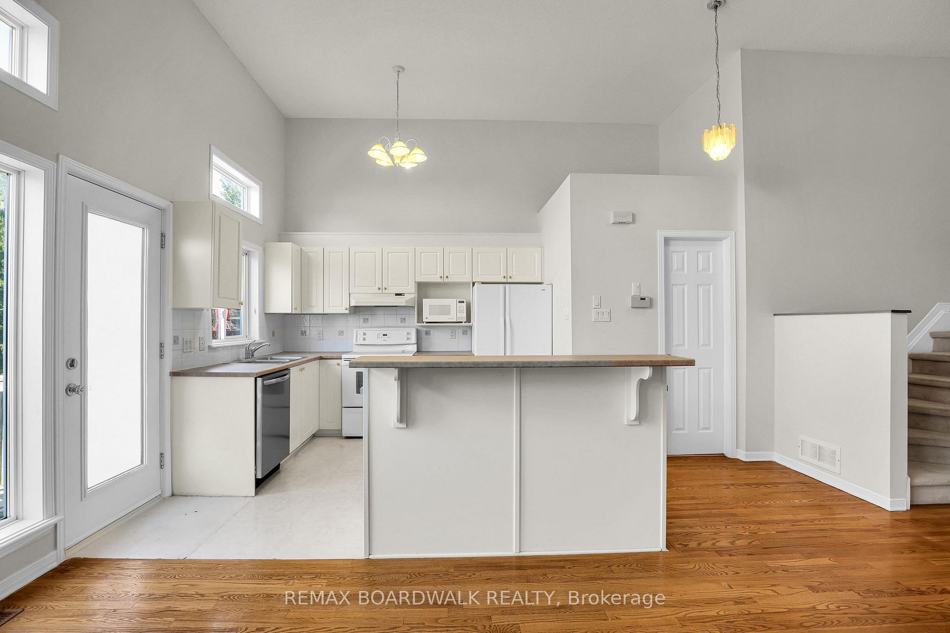 Photo 13 of 5 Maple Park Private, Ottawa, Upper Hunt Club — HOMEH