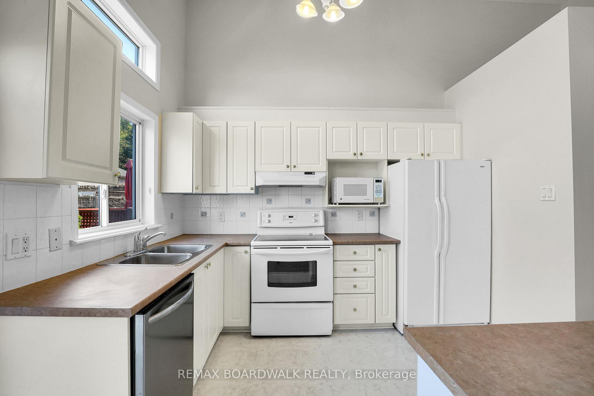 Photo 14 of 5 Maple Park Private, Ottawa, Upper Hunt Club — HOMEH