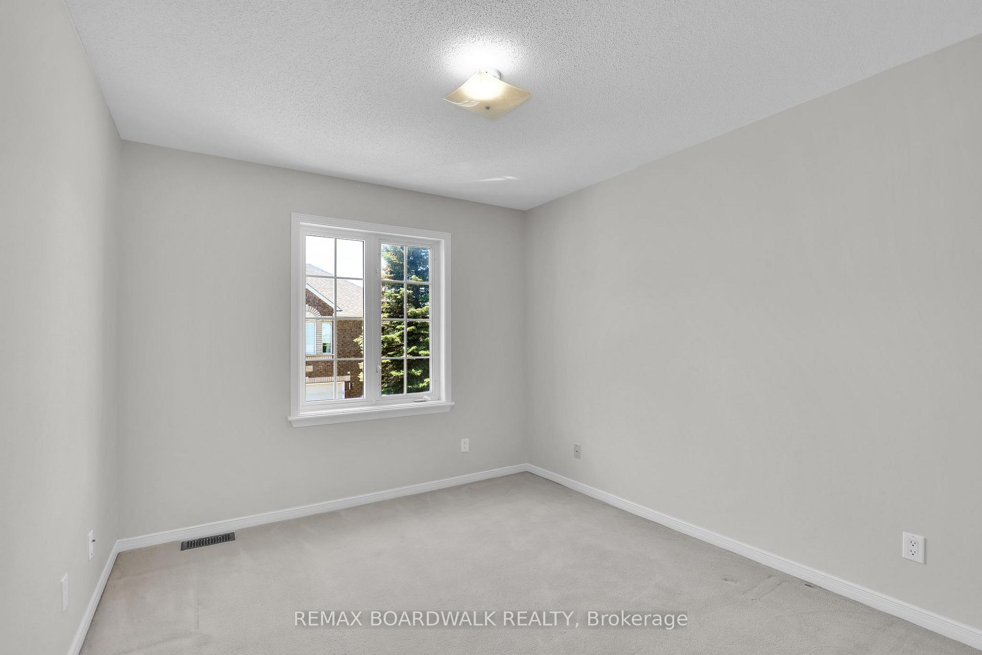 Photo 25 of 5 Maple Park Private, Ottawa, Upper Hunt Club — HOMEH
