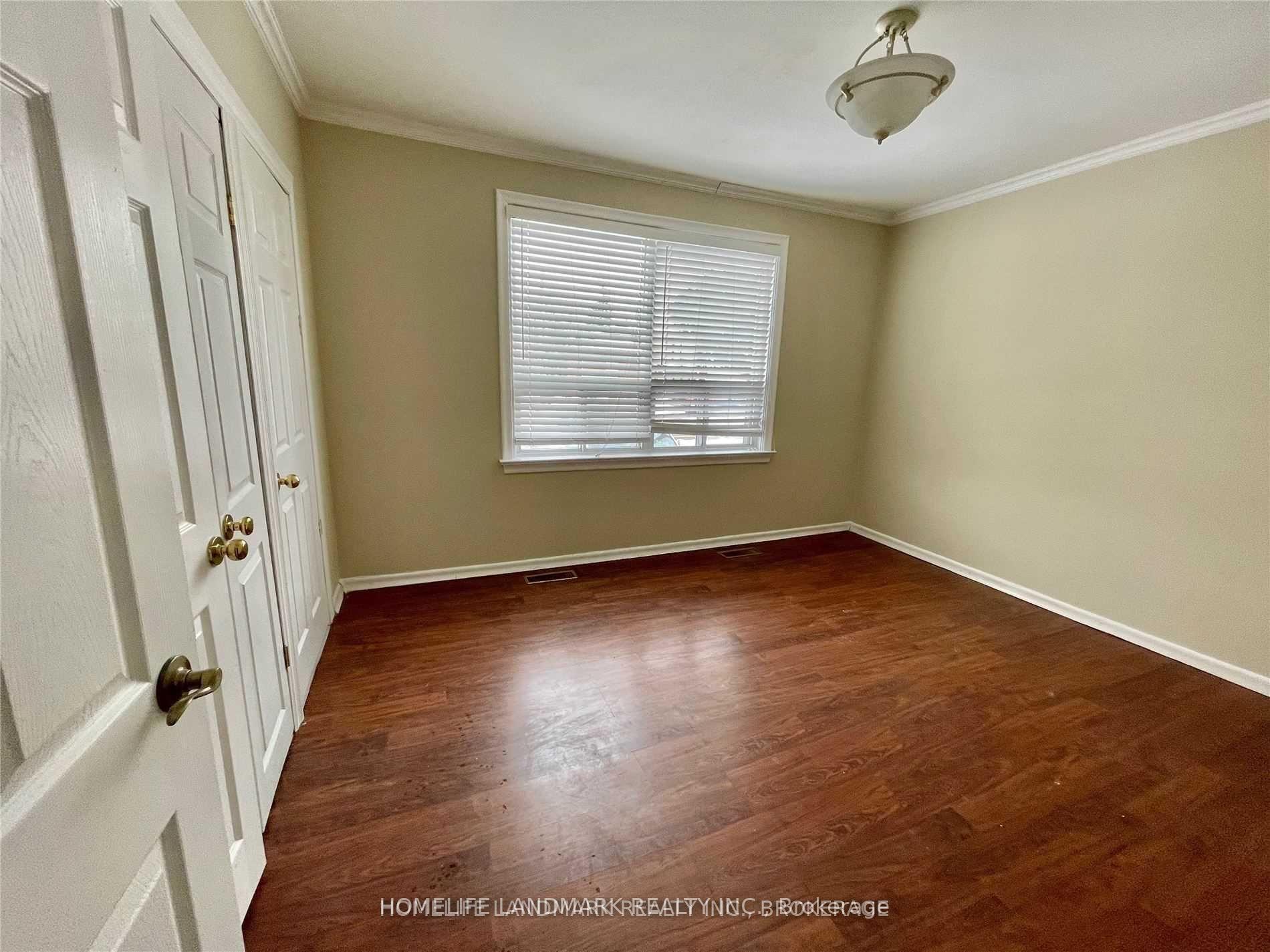 Photo 4 of Unit Upper, 25 Edgemont Drive, Brampton, Brampton North — HOMEH