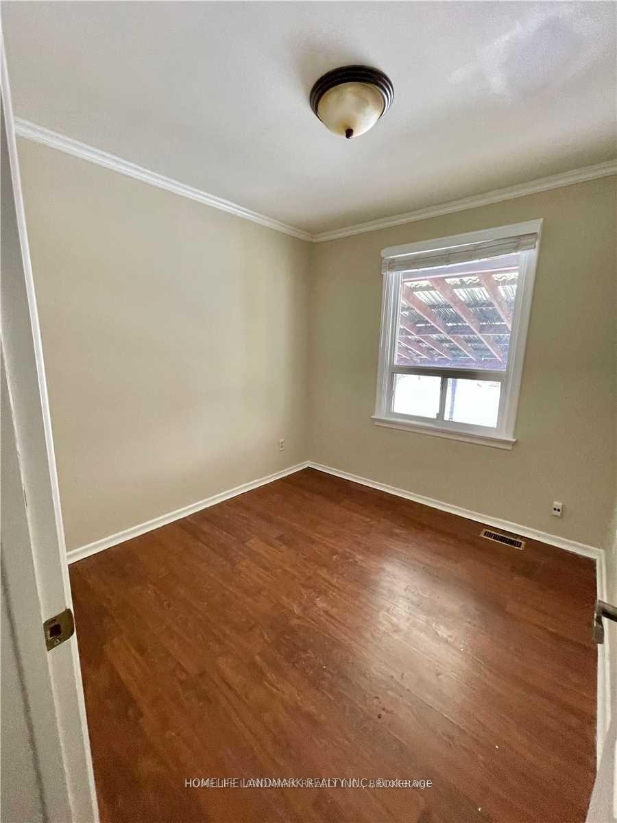 Photo 5 of Unit Upper, 25 Edgemont Drive, Brampton, Brampton North — HOMEH
