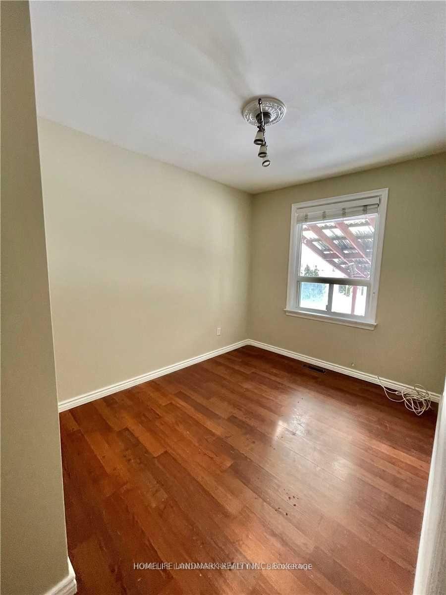 Photo 6 of Unit Upper, 25 Edgemont Drive, Brampton, Brampton North — HOMEH