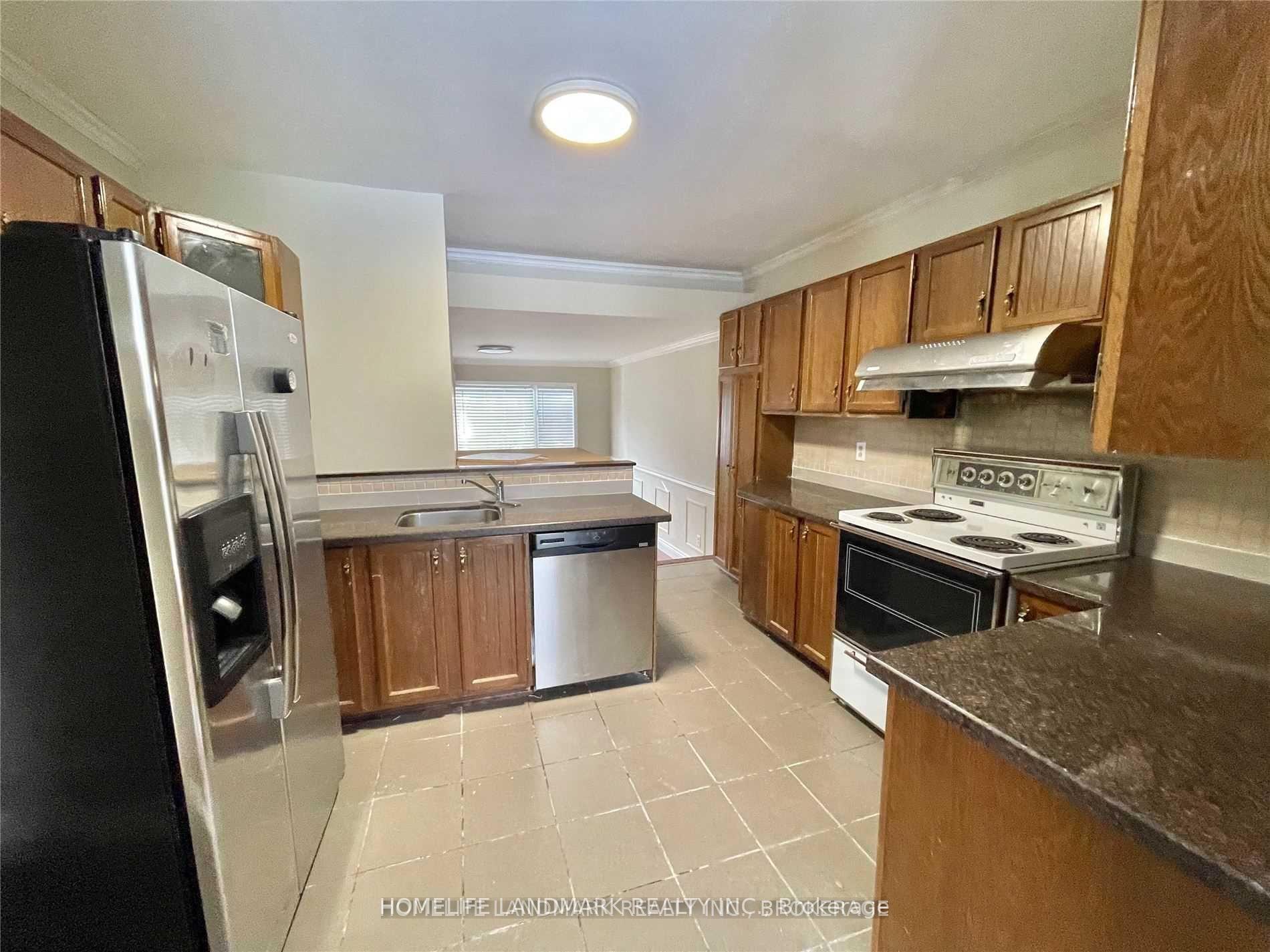 Photo 7 of Unit Upper, 25 Edgemont Drive, Brampton, Brampton North — HOMEH