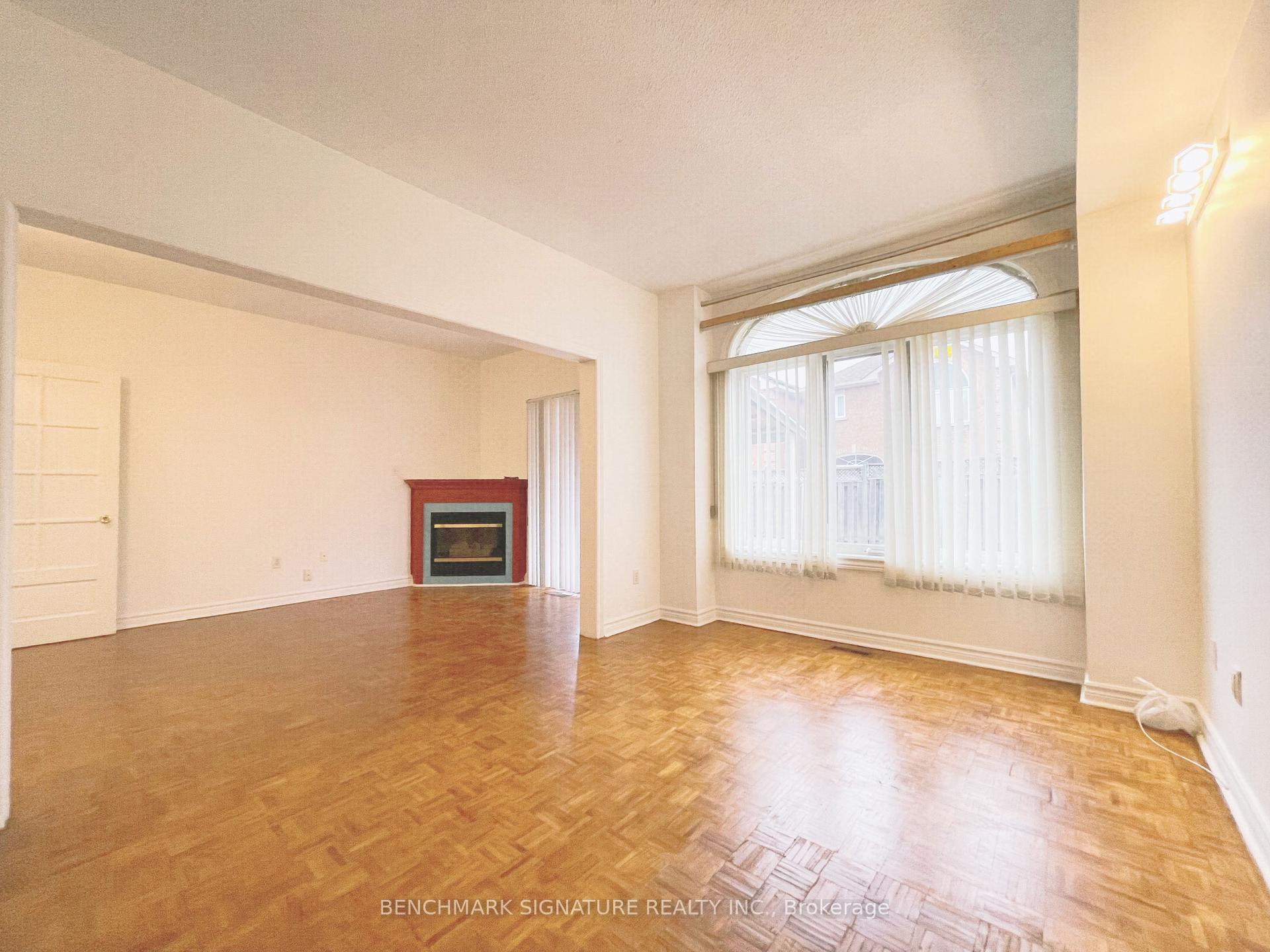 Photo 2 of 102 Greensboro Drive, Markham, Milliken Mills West — HOMEH