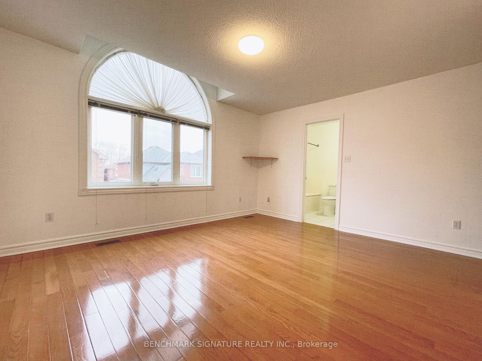 Photo 7 of 102 Greensboro Drive, Markham, Milliken Mills West — HOMEH