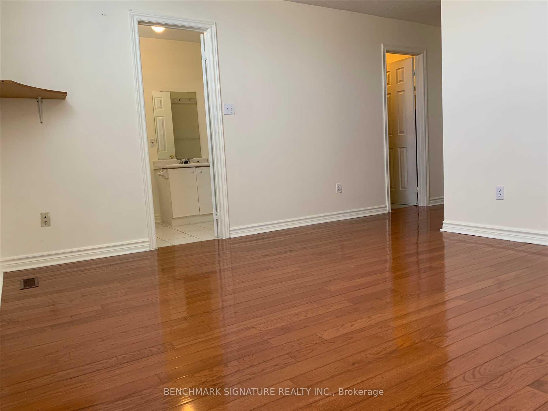 Photo 8 of 102 Greensboro Drive, Markham, Milliken Mills West — HOMEH