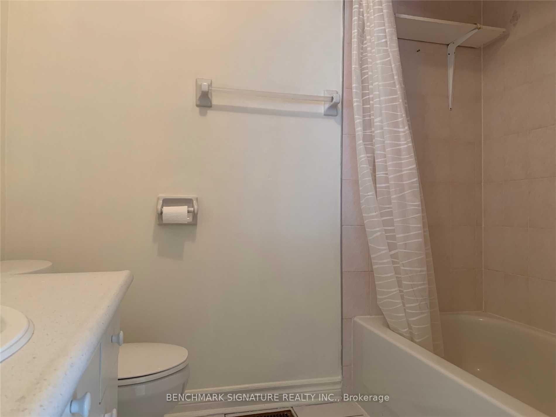 Photo 13 of 102 Greensboro Drive, Markham, Milliken Mills West — HOMEH