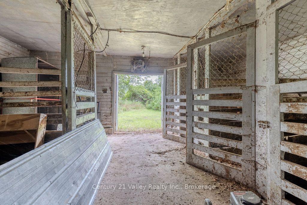 Photo 16 of 290 Pucker Street, Renfrew, Renfrew — HOMEH