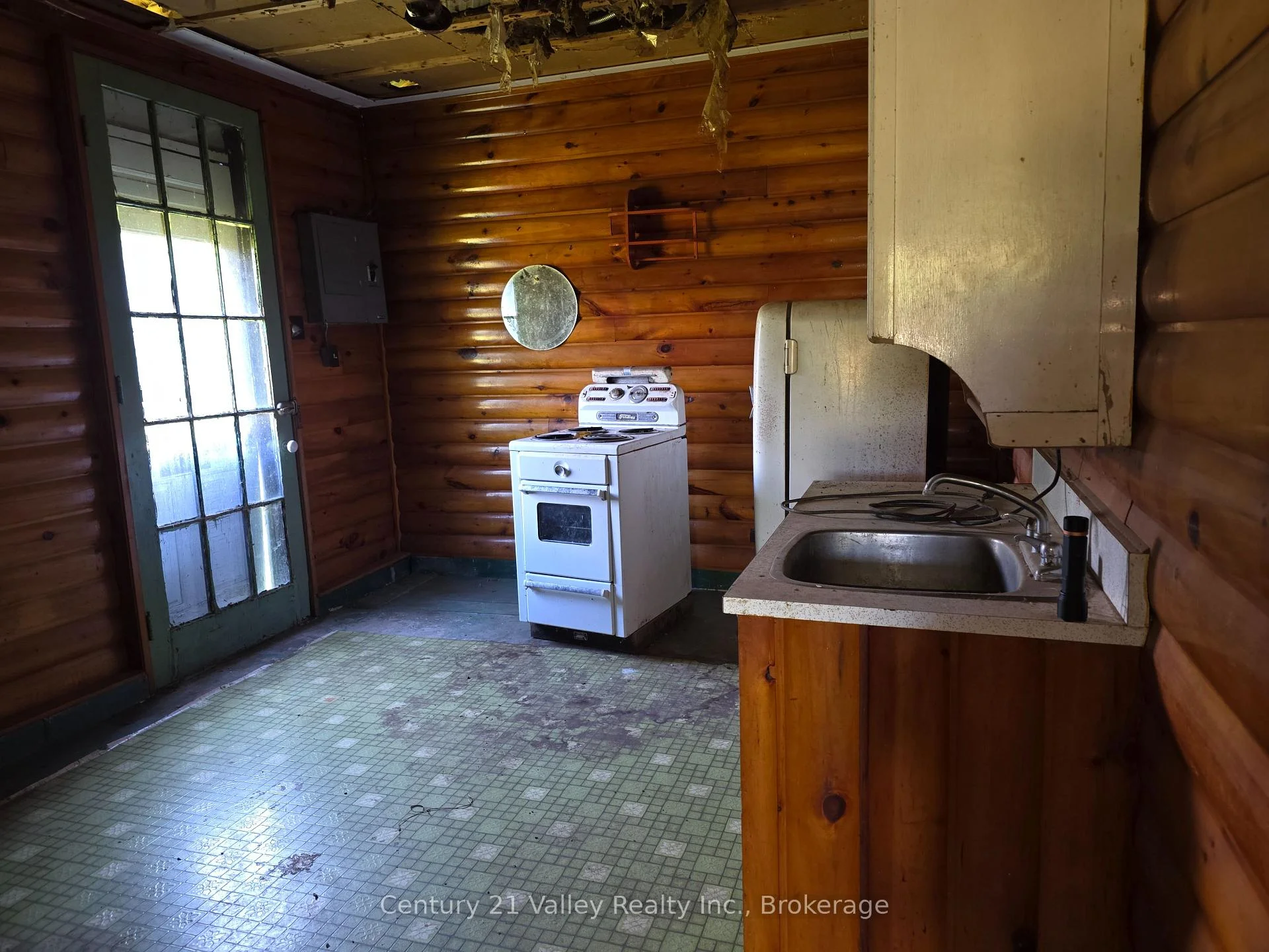Photo 12 of 290 Pucker Street, Renfrew, Renfrew — HOMEH